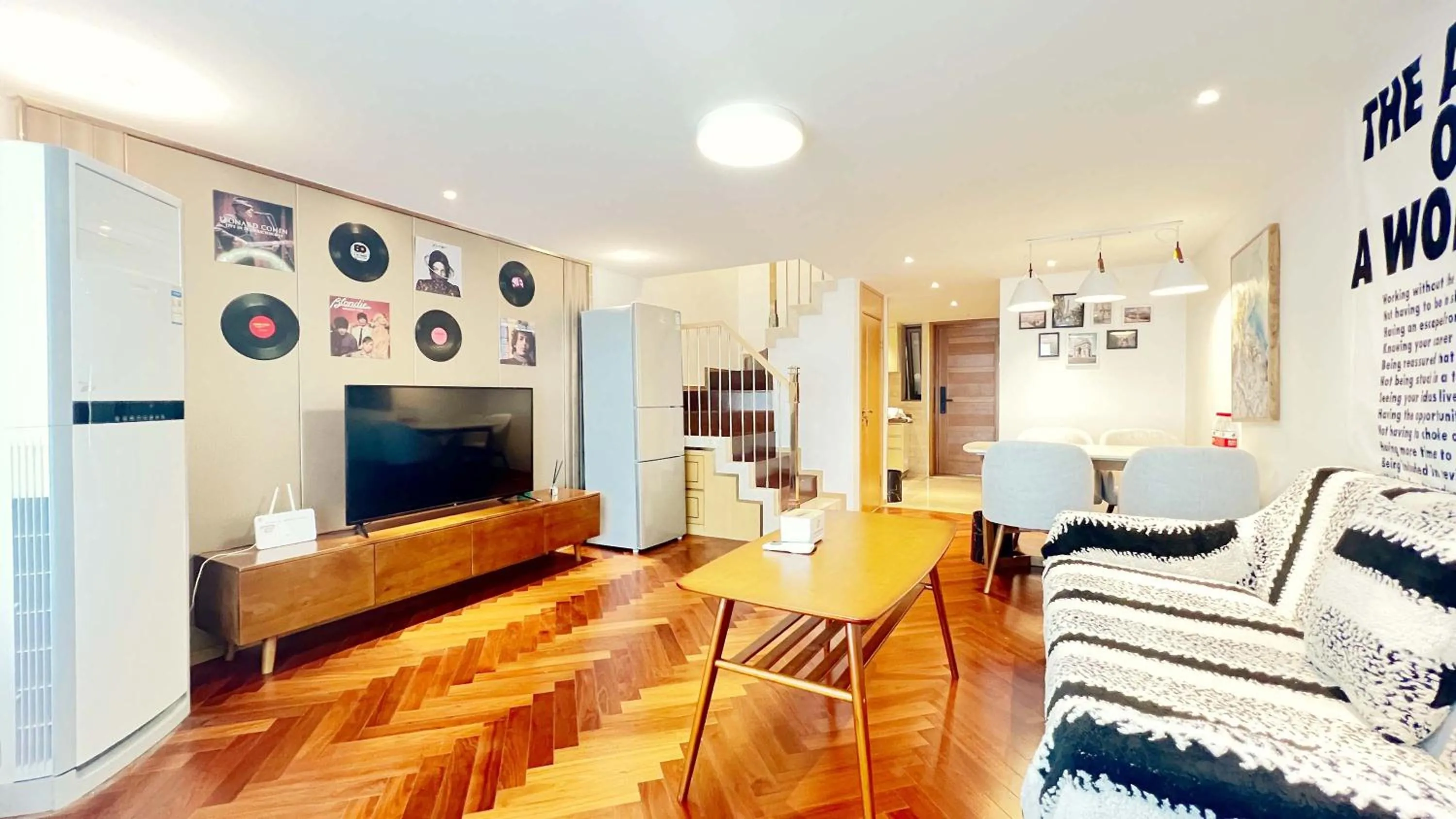 Communal lounge/ TV room in Hongqiao Aegean Sea LOFT Apartment