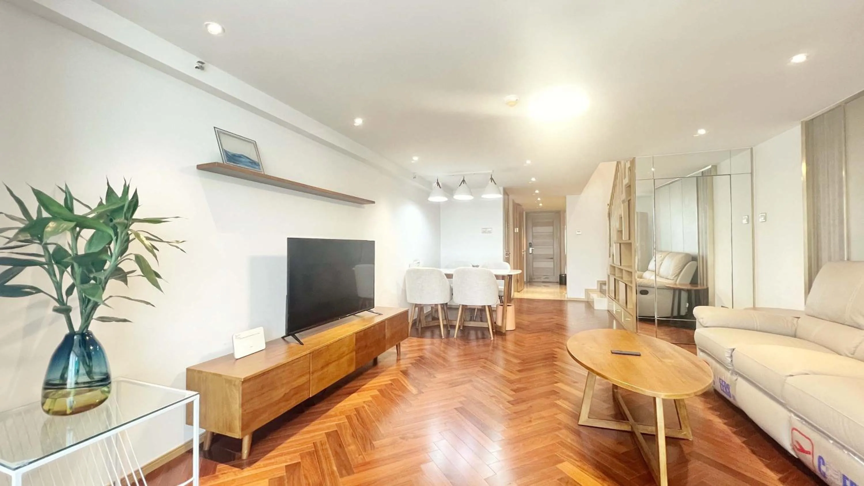 Photo of the whole room, Bed in Hongqiao Aegean Sea LOFT Apartment