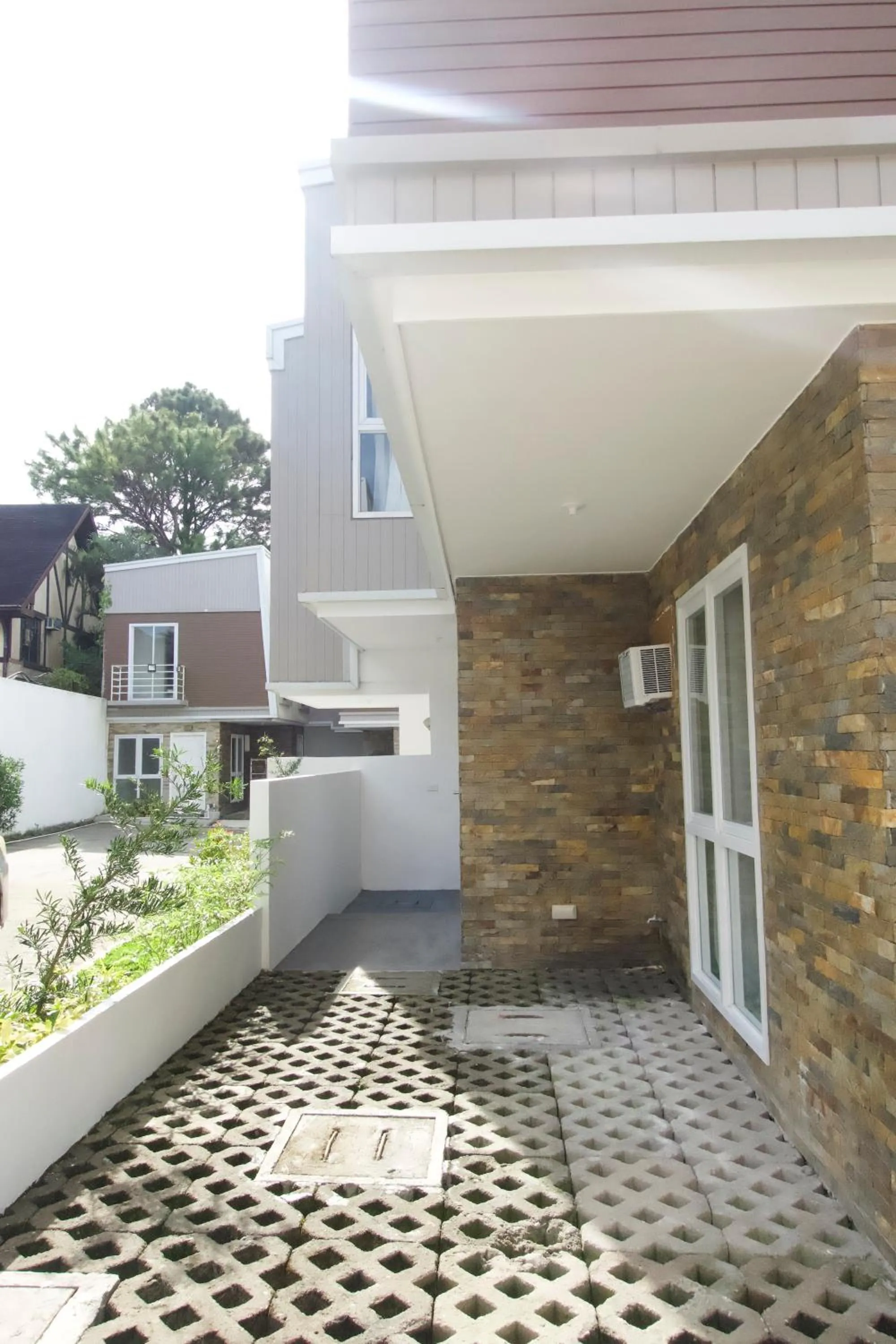 Parking in Verdant Villas