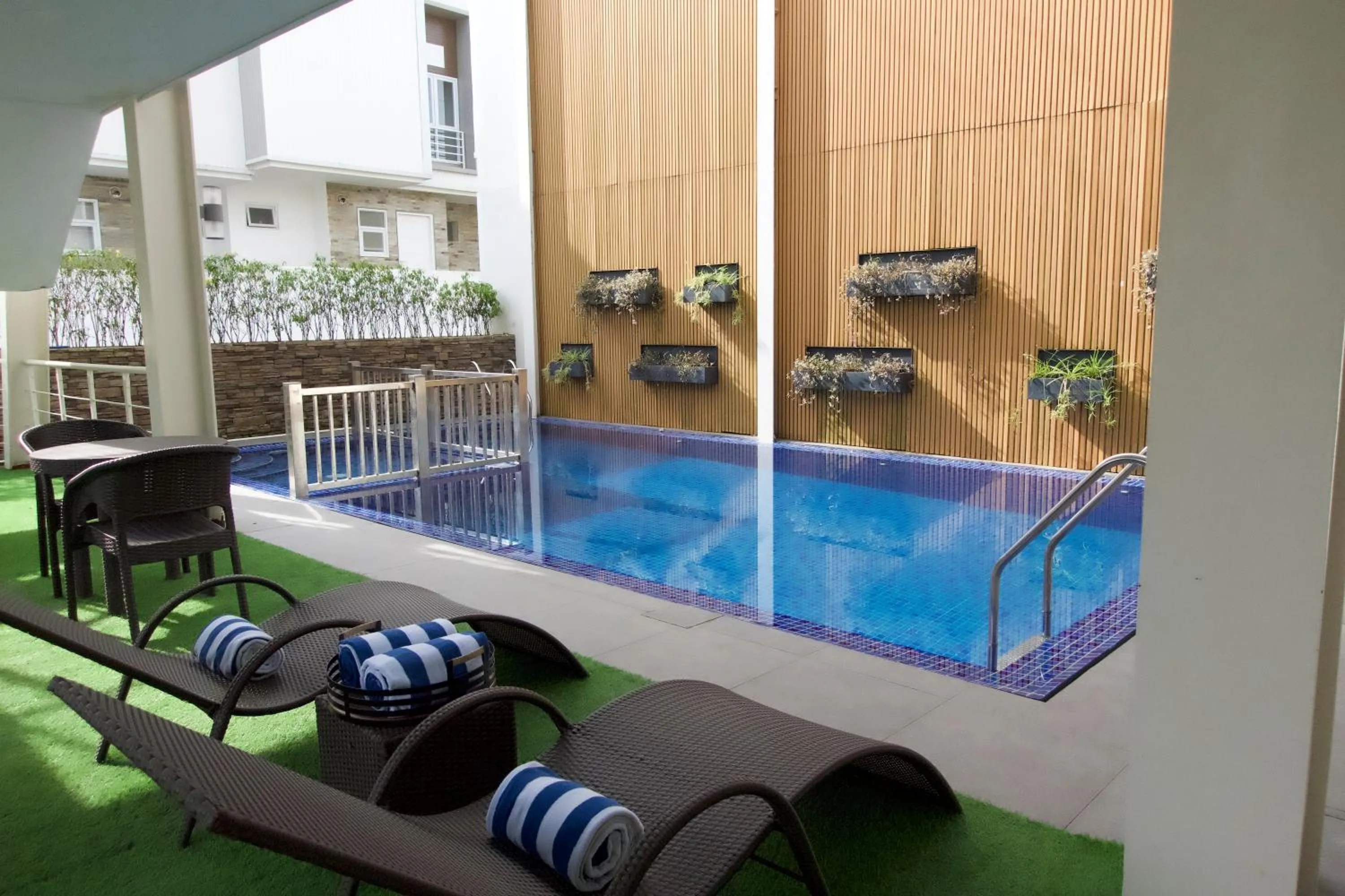 Swimming pool in Verdant Villas