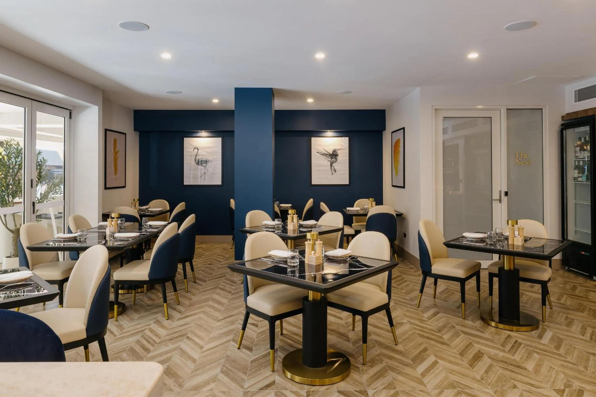 Restaurant/places to eat in voco Darwin Suites by IHG