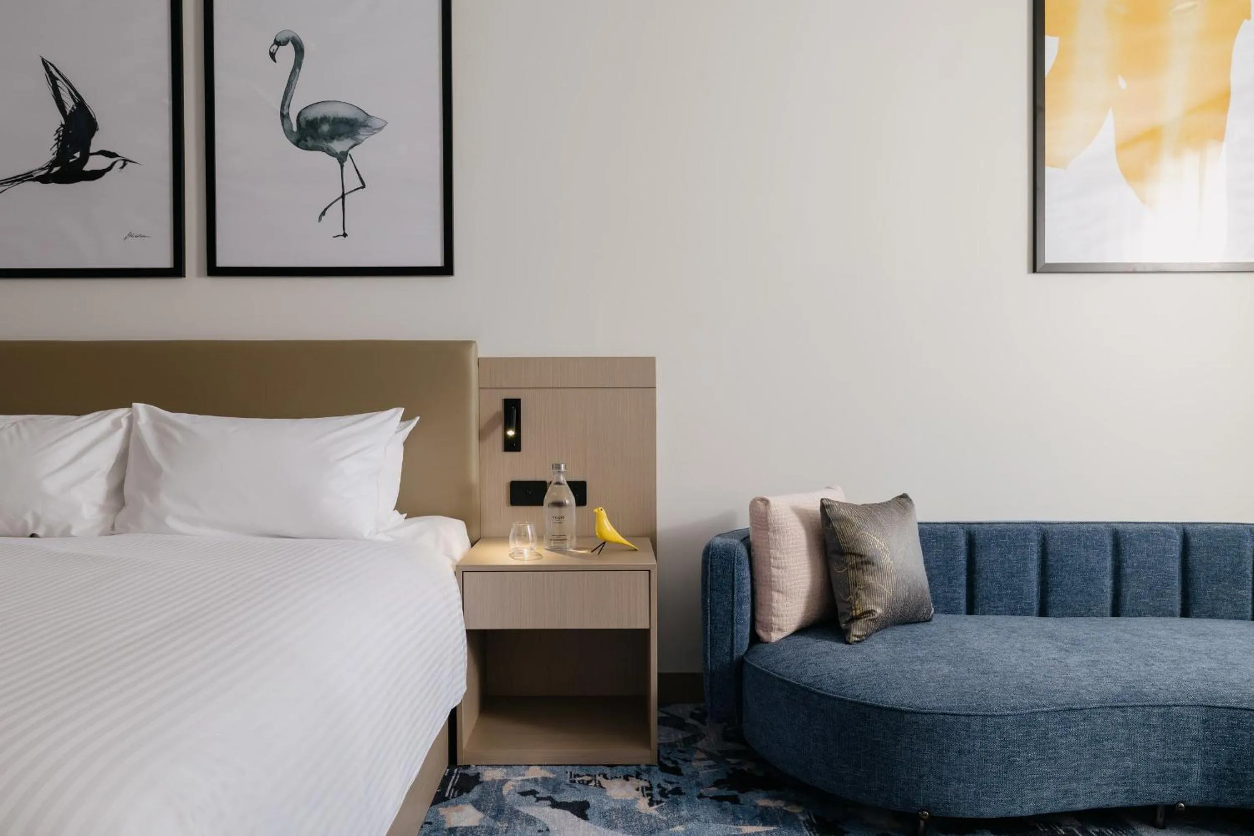 Photo of the whole room, Bed in voco Darwin Suites by IHG