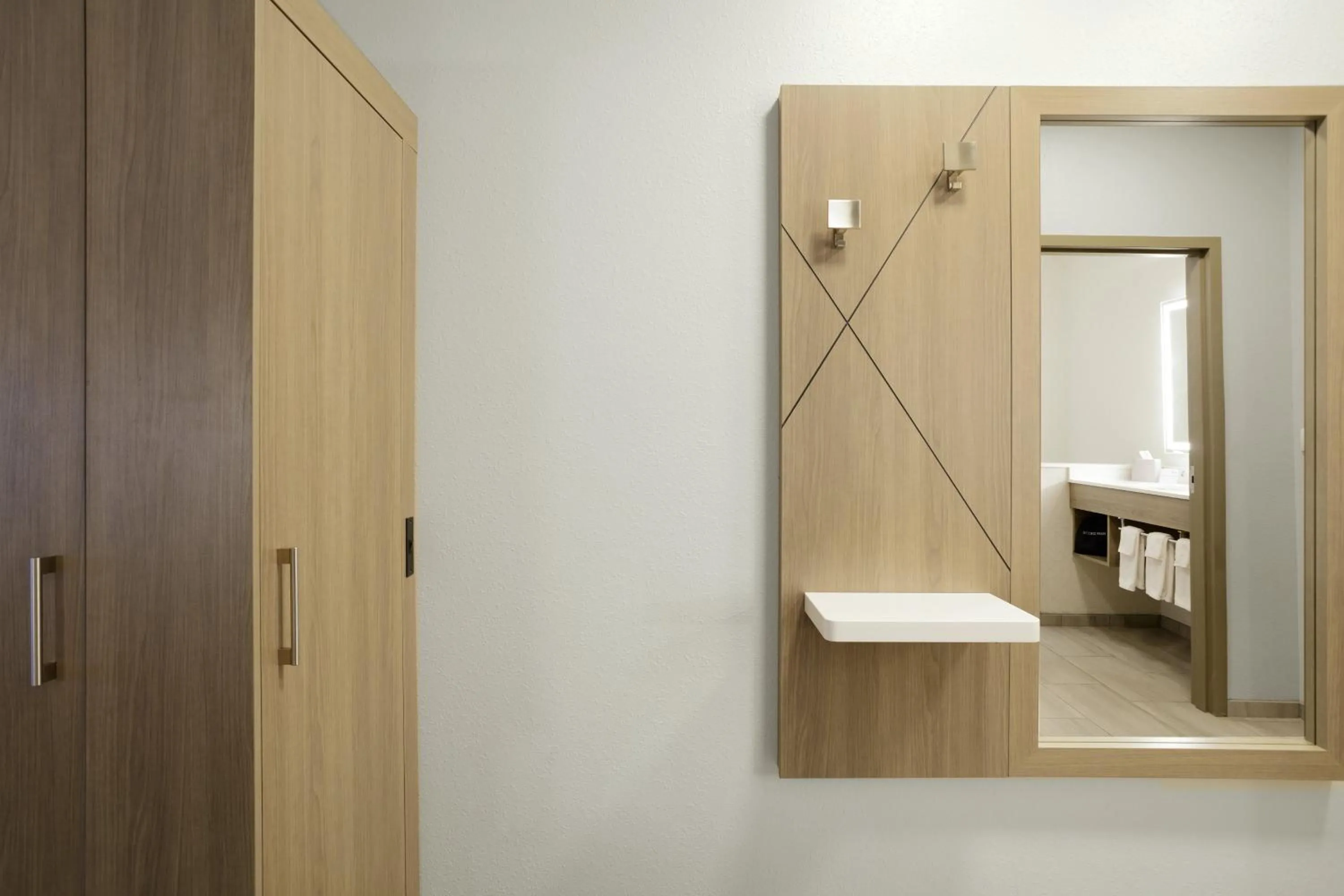 Queen Suite with Two Queen Beds - Communications Accessible in Holiday Inn Express & Suites Sparks Reno East by IHG
