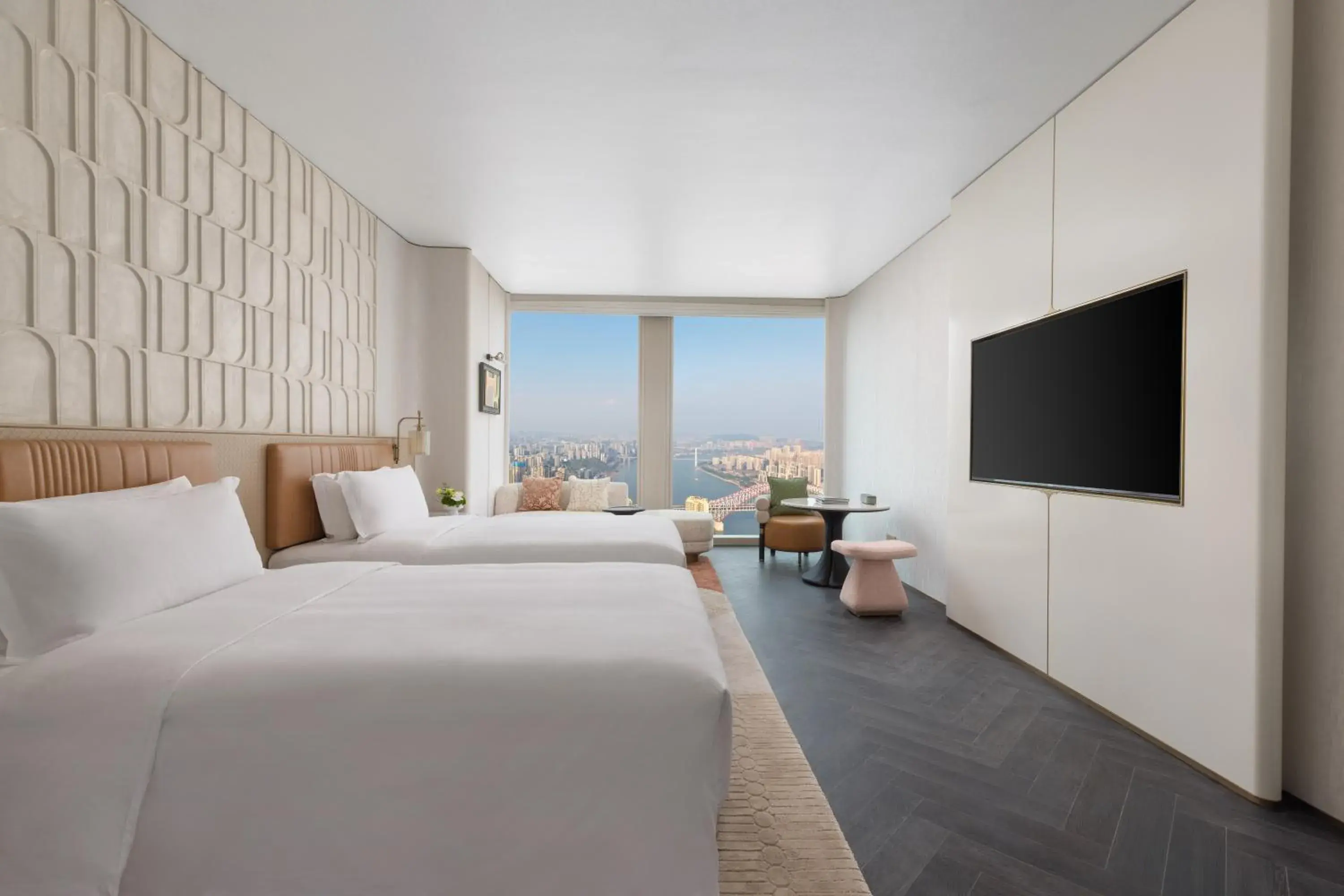 Premium Double Room with Two Double Beds and River View in Vignette Collection TFT Chongqing by IHG Premium Double Room with Two Double Beds and River View in Vignette Collection TFT Chongqing by IHG
