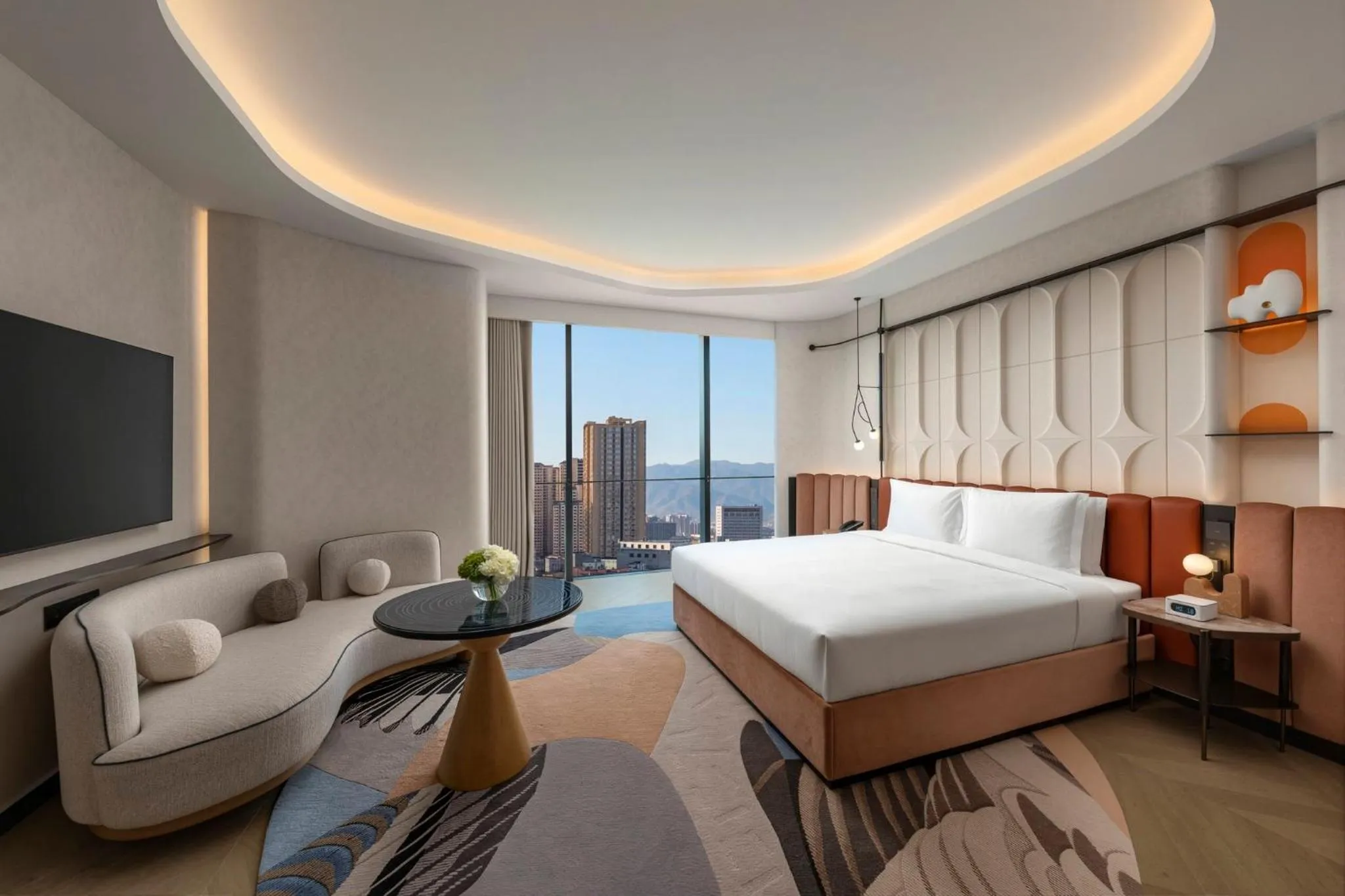 Photo of the whole room, Bed in Hotel Indigo Xi'an High-tech Zone by IHG