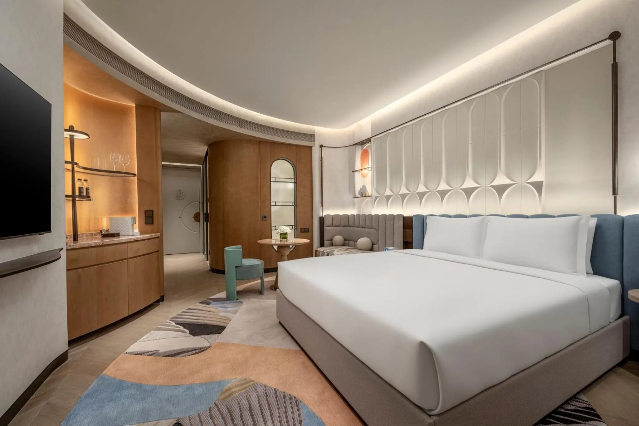 Photo of the whole room, Bed in Hotel Indigo Xi'an High-tech Zone by IHG