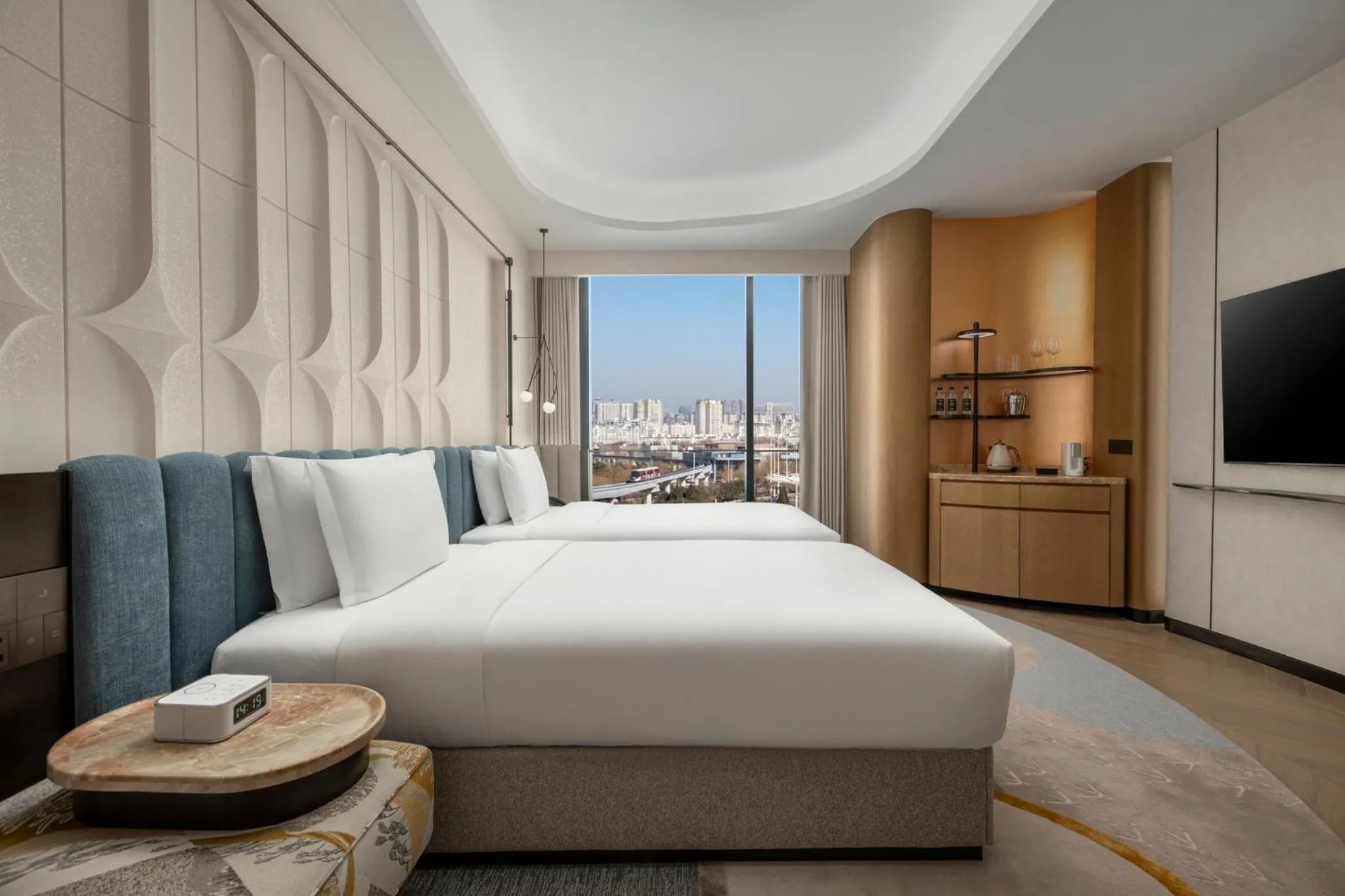 Photo of the whole room, Bed in Hotel Indigo Xi'an High-tech Zone by IHG