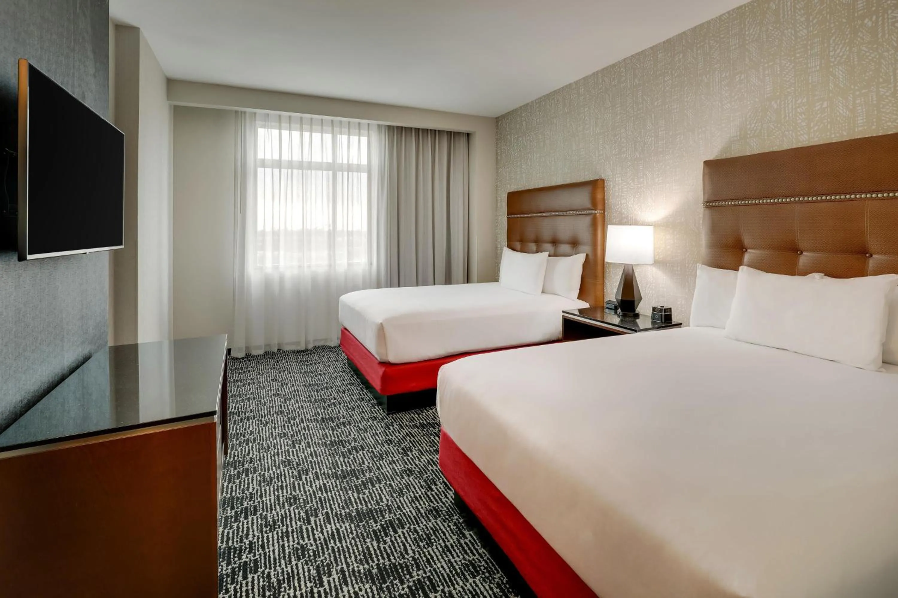 Bedroom, Bed in Drury Plaza Hotel Mobile
