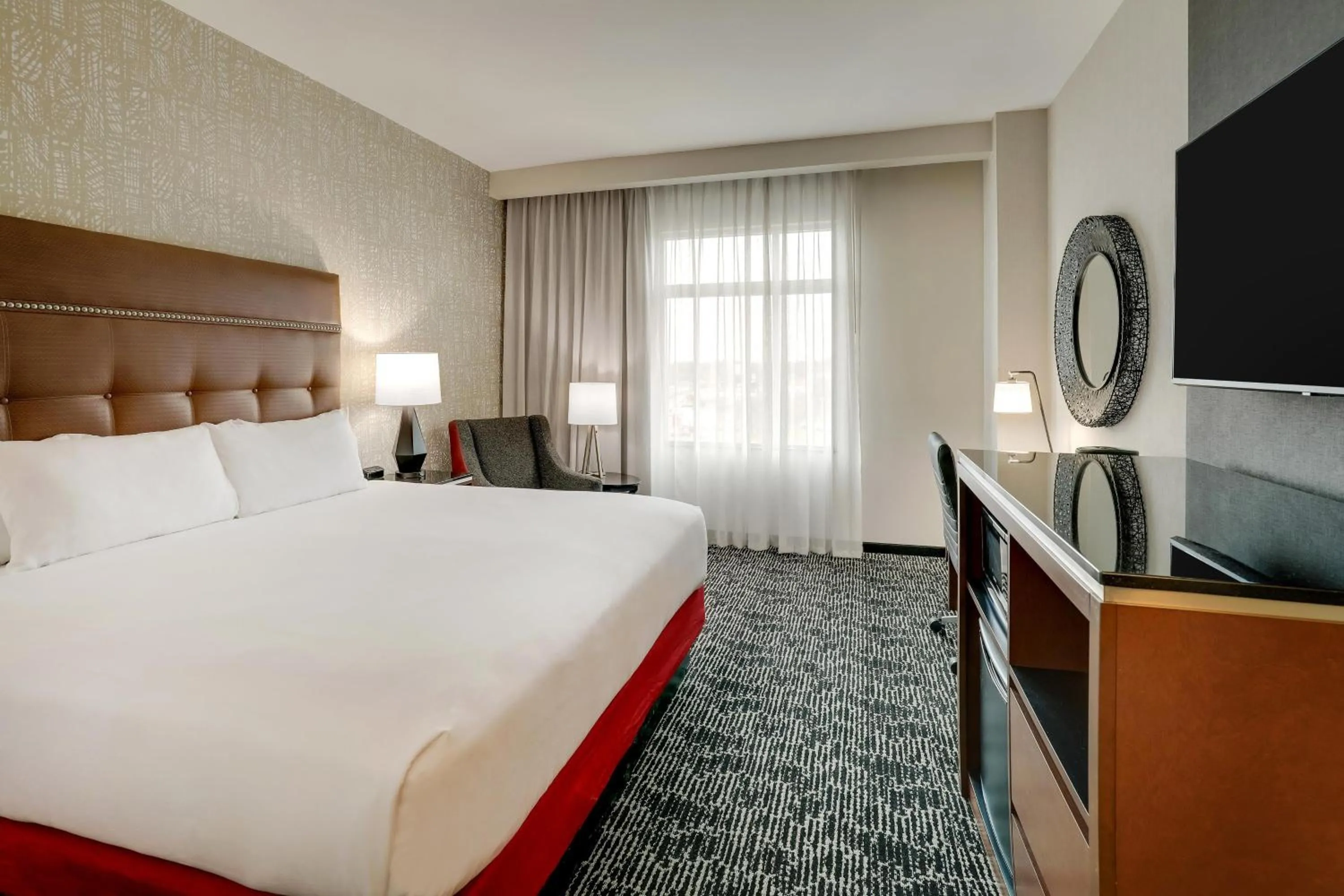 Bedroom, Bed in Drury Plaza Hotel Mobile