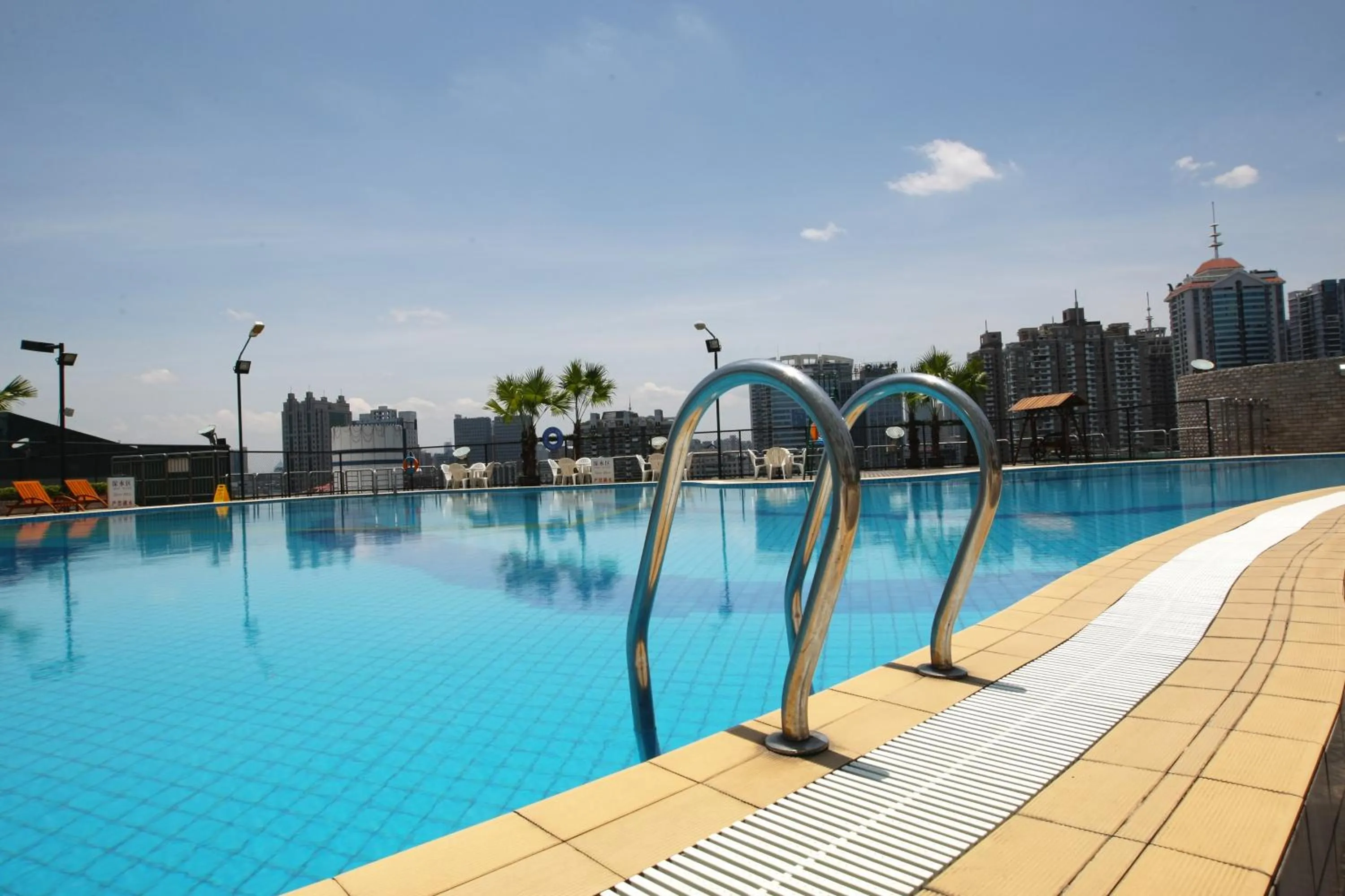 Swimming pool in Empark Grand Hotel Fuzhou
