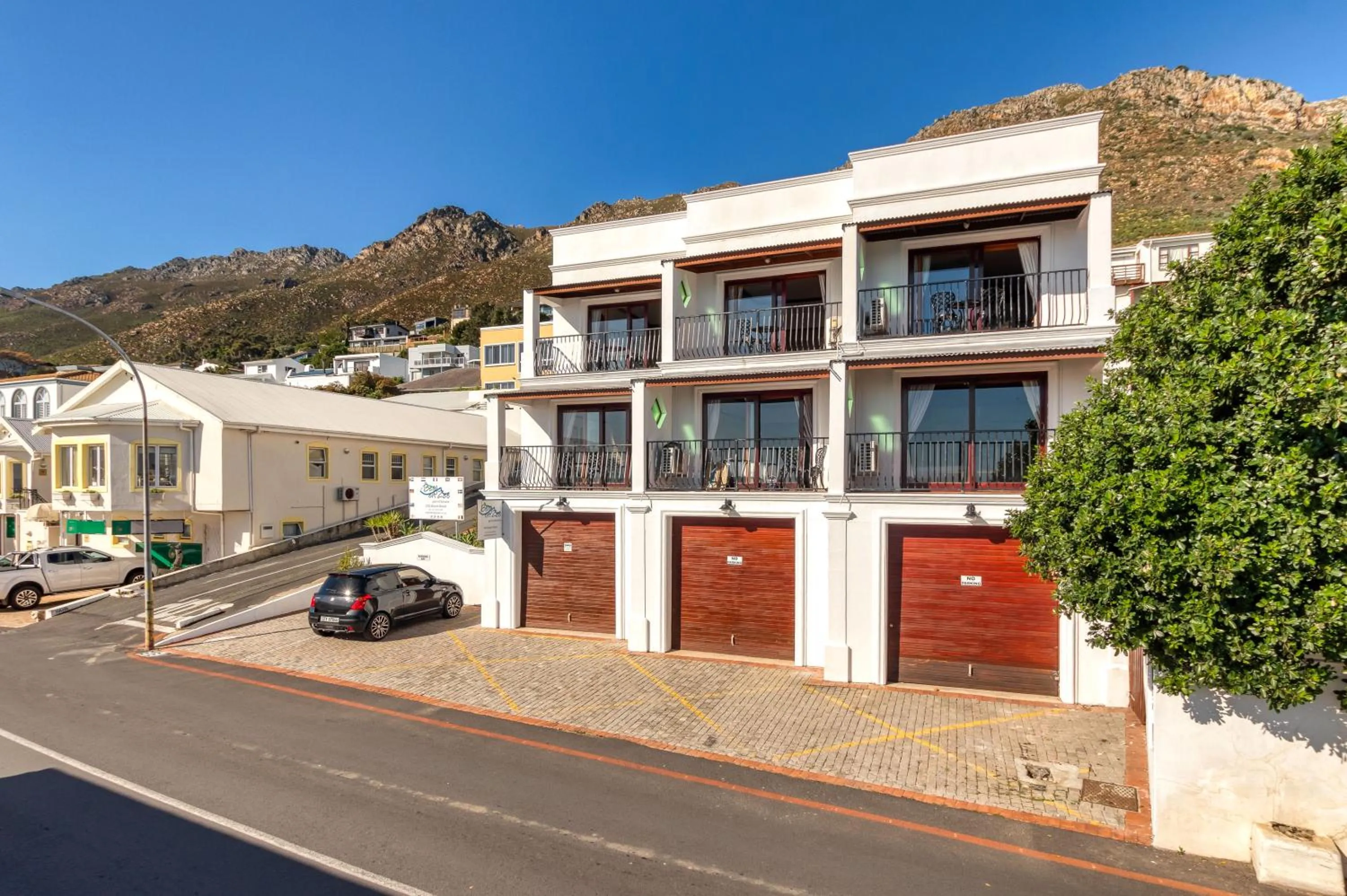 Property building in Berg en Zee Guesthouse