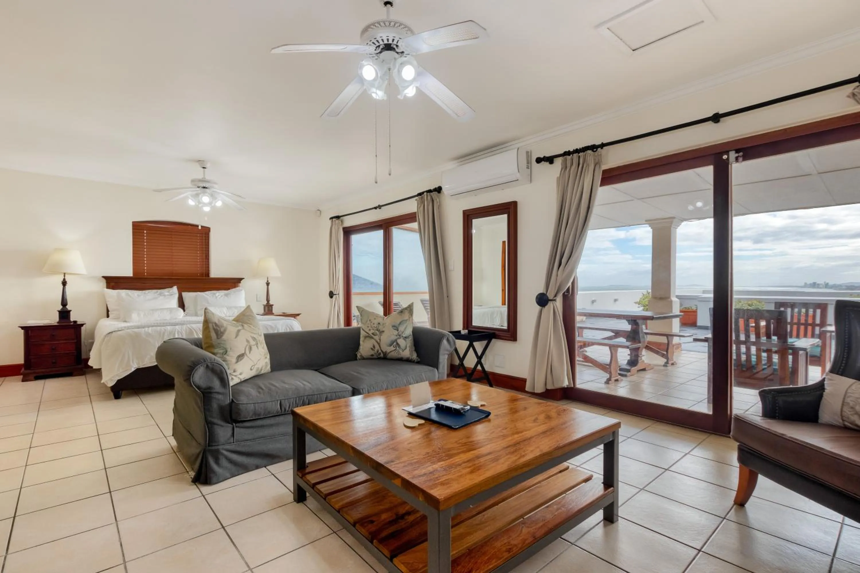 Photo of the whole room in Berg en Zee Guesthouse