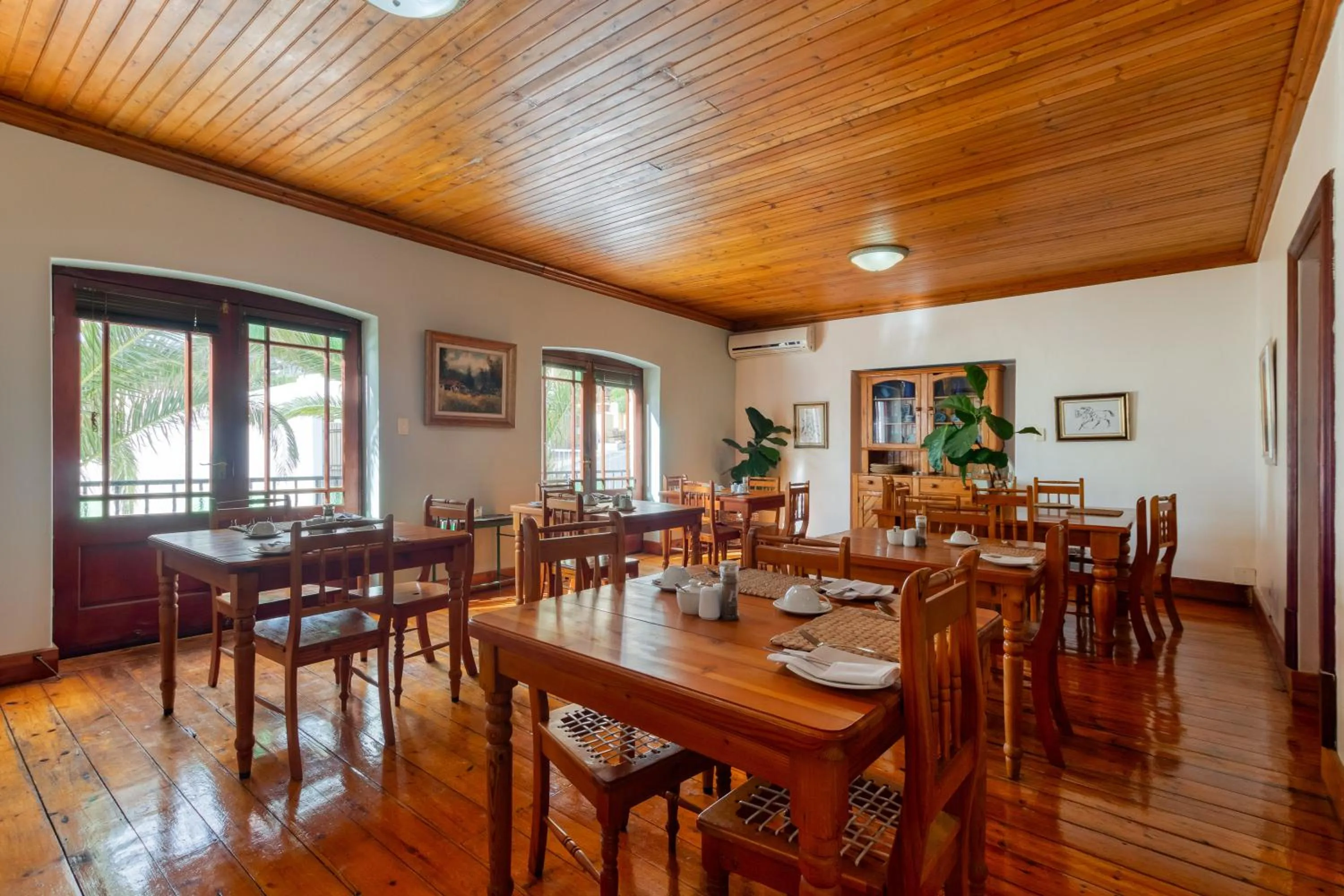 Dining area in Berg en Zee Guesthouse