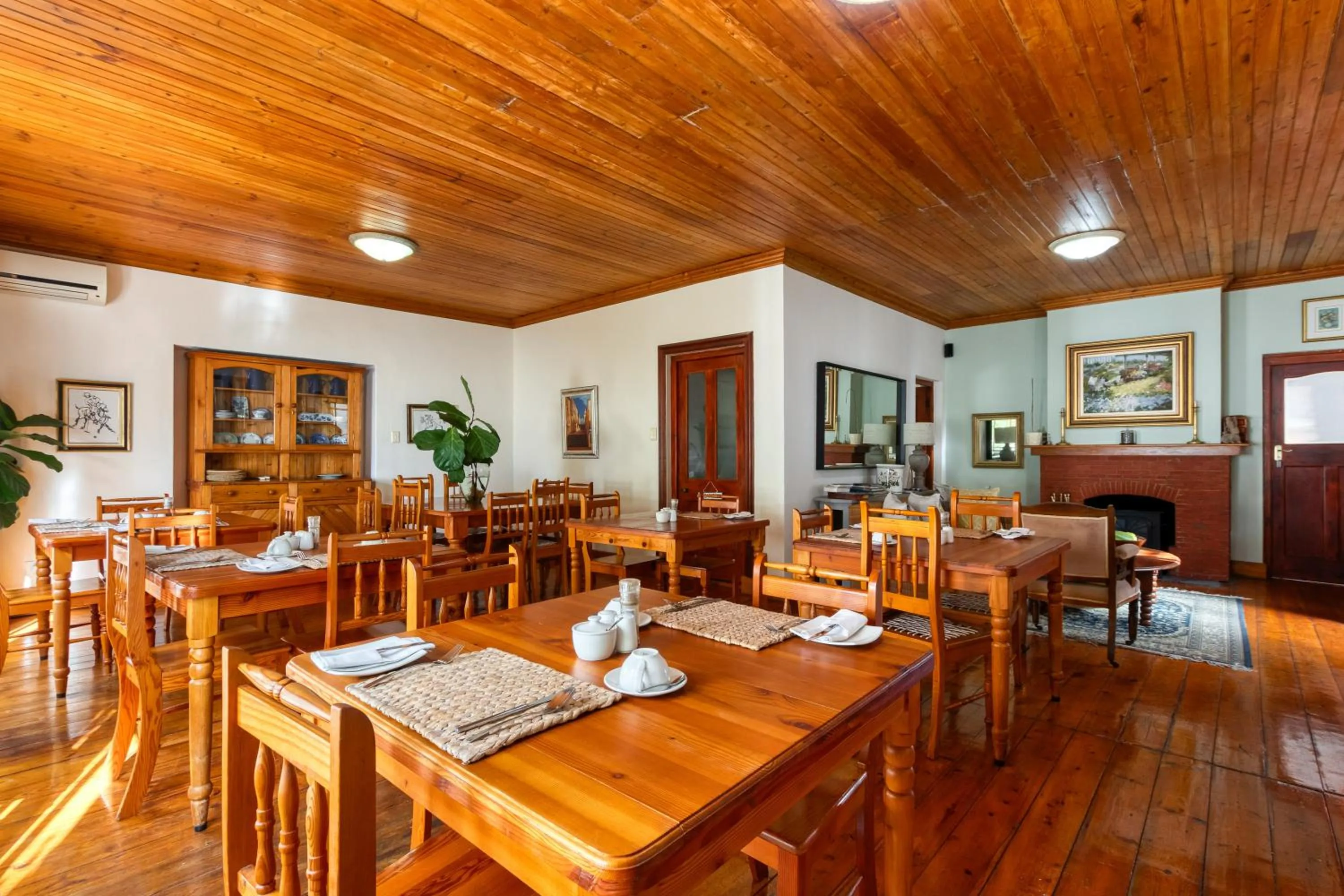 Dining area in Berg en Zee Guesthouse
