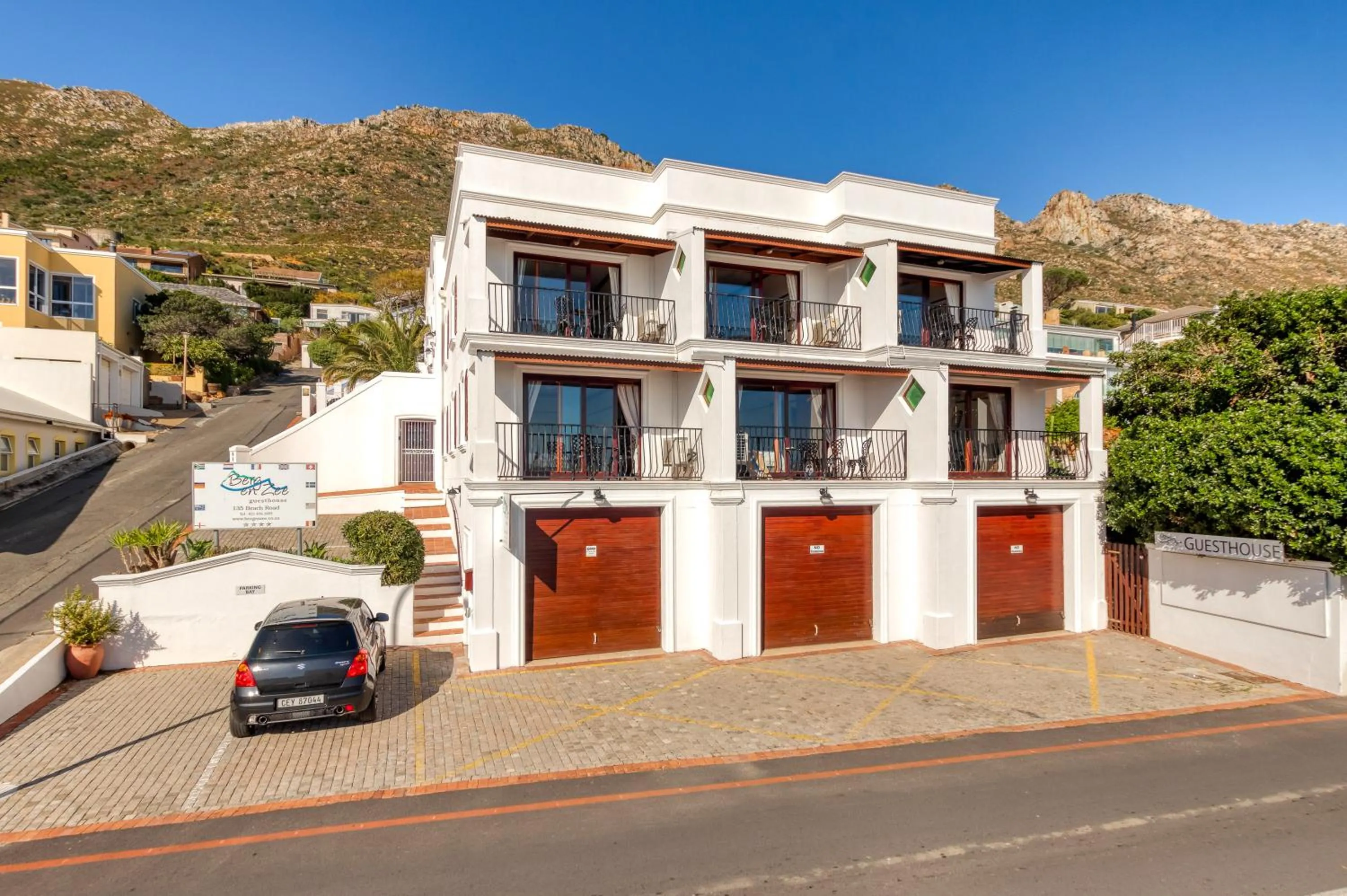 Property building in Berg en Zee Guesthouse