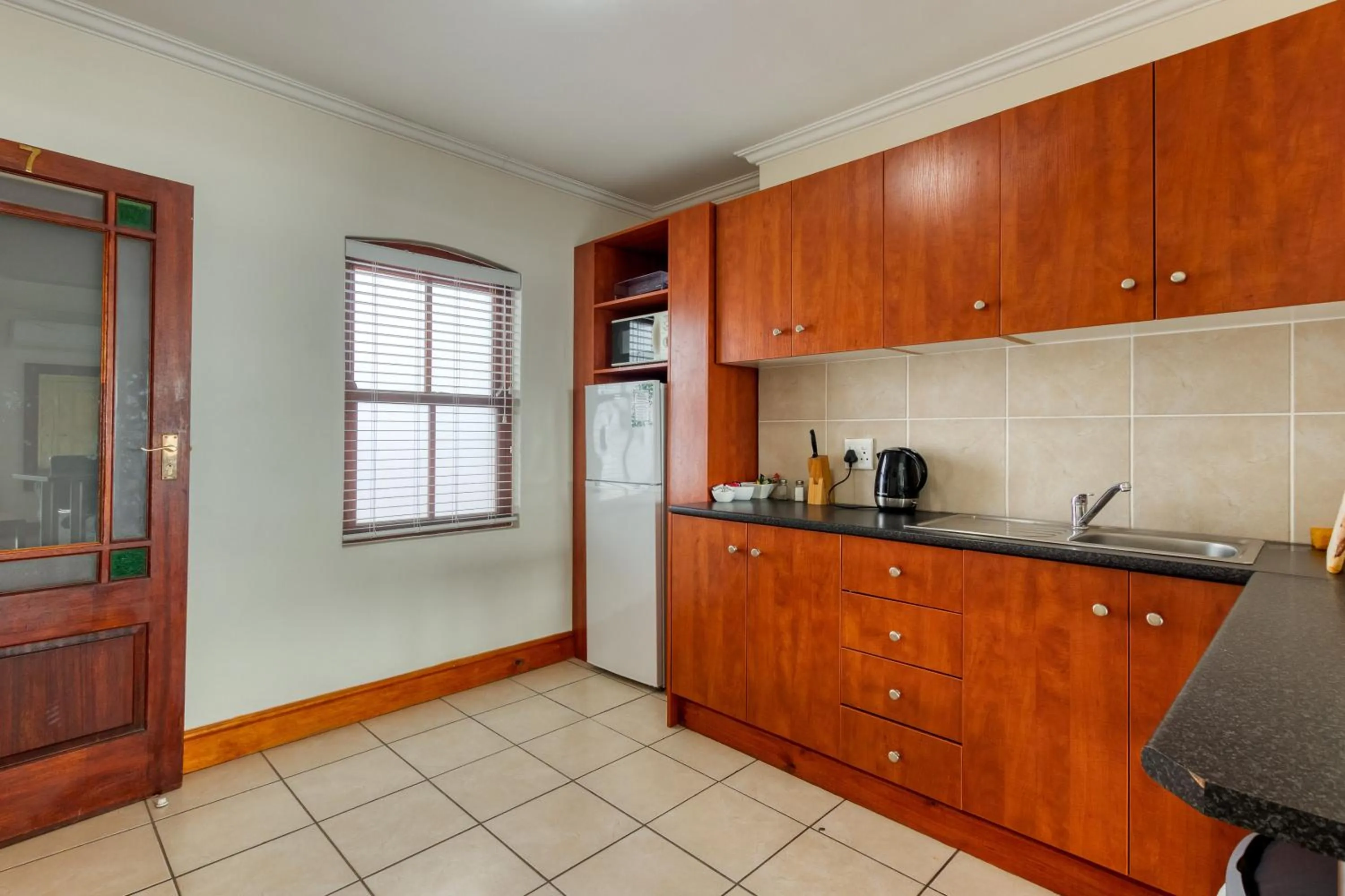 Kitchen or kitchenette in Berg en Zee Guesthouse
