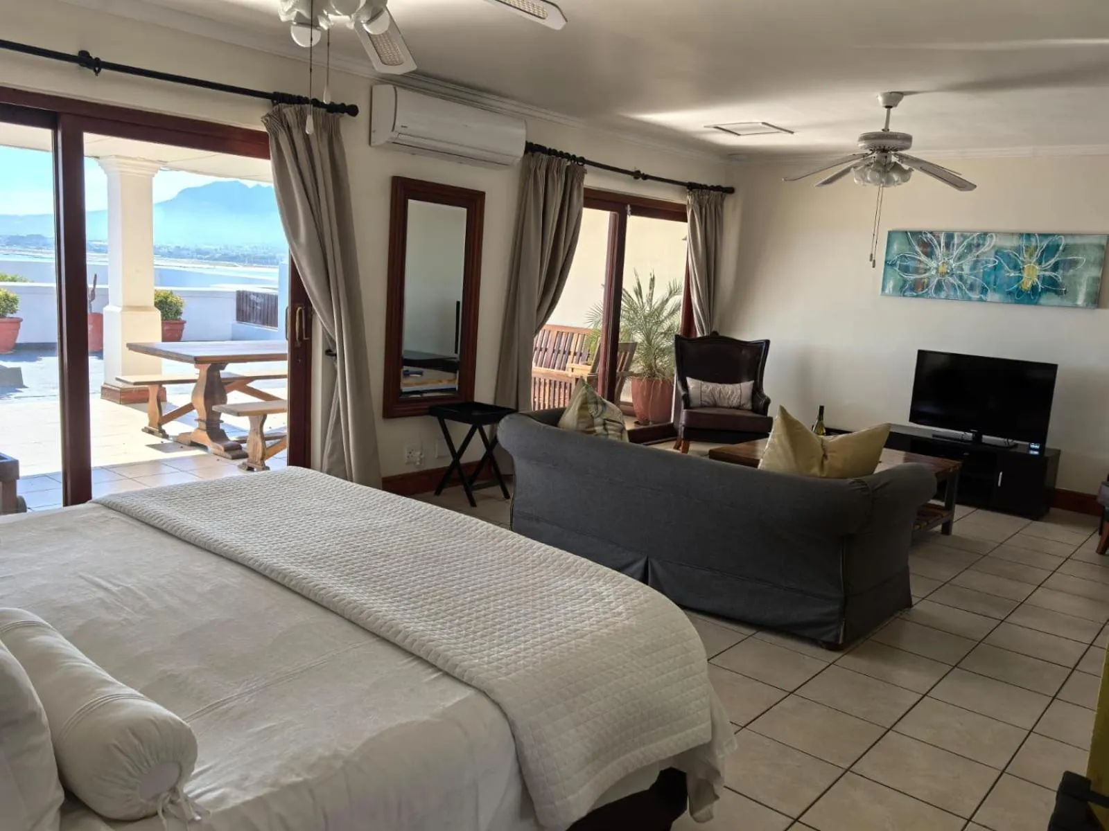 Penthouse Suite - 2 in Berg en Zee Guesthouse