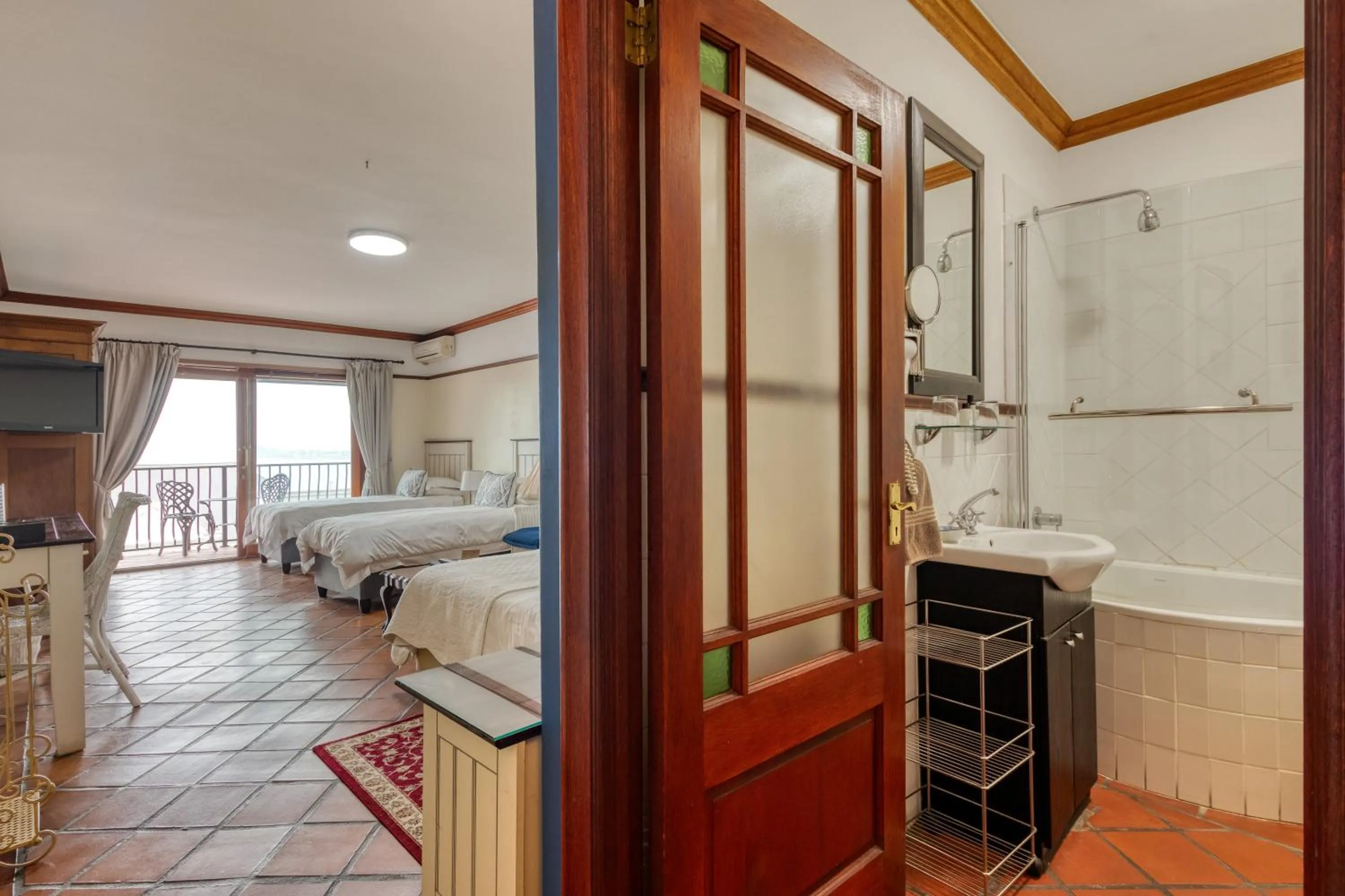 Bathroom, Bed in Berg en Zee Guesthouse