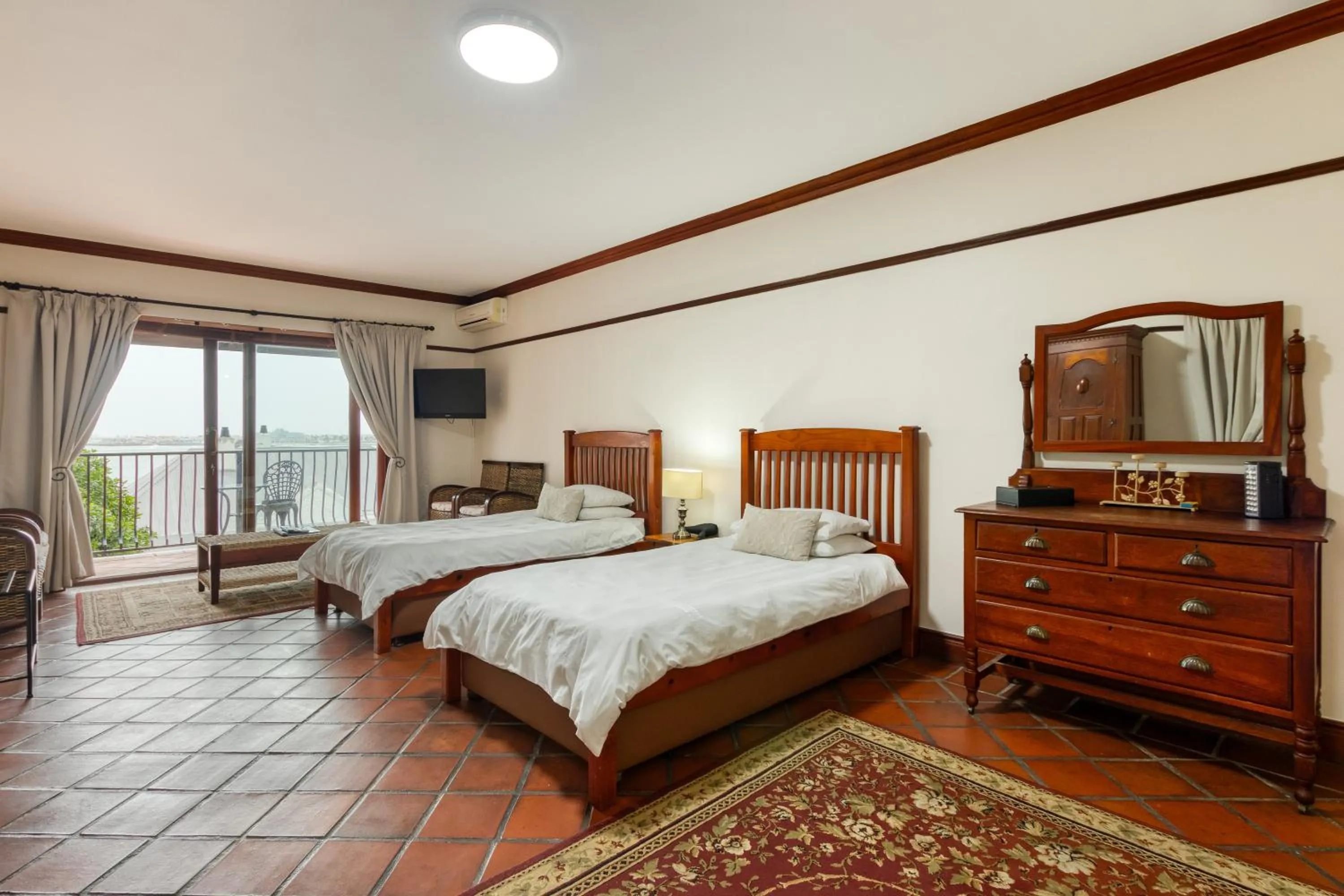 Photo of the whole room, Bed in Berg en Zee Guesthouse