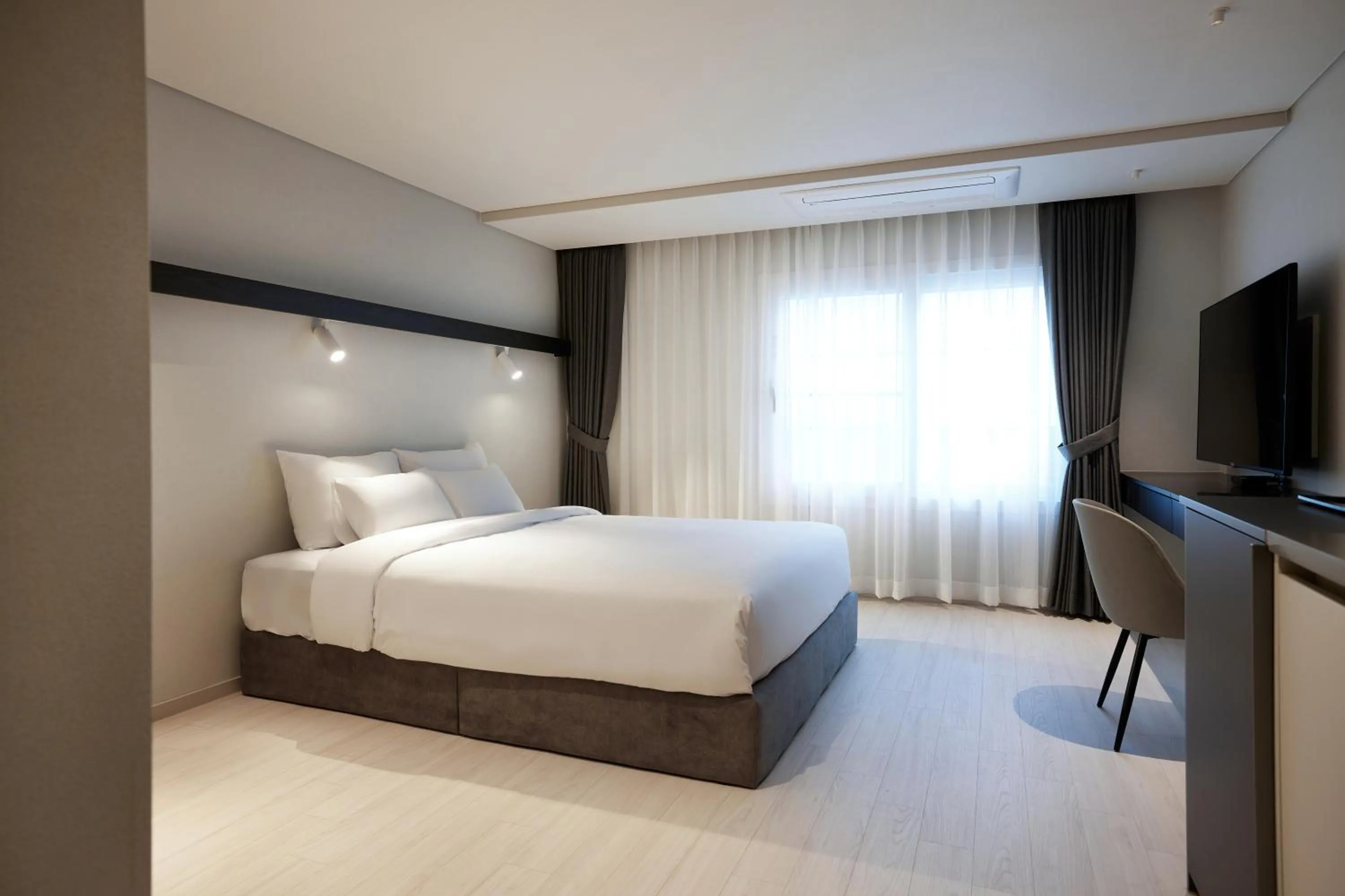 Bed in Yeouido Park Hotel