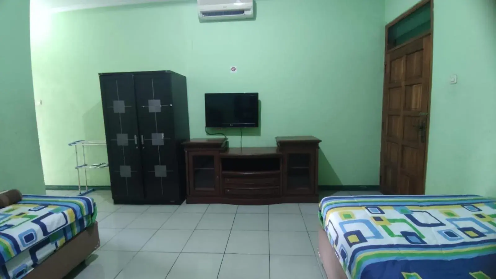 Communal lounge/ TV room, Bed in Hotel Antik Communal lounge/ TV room, Bed in Hotel Antik