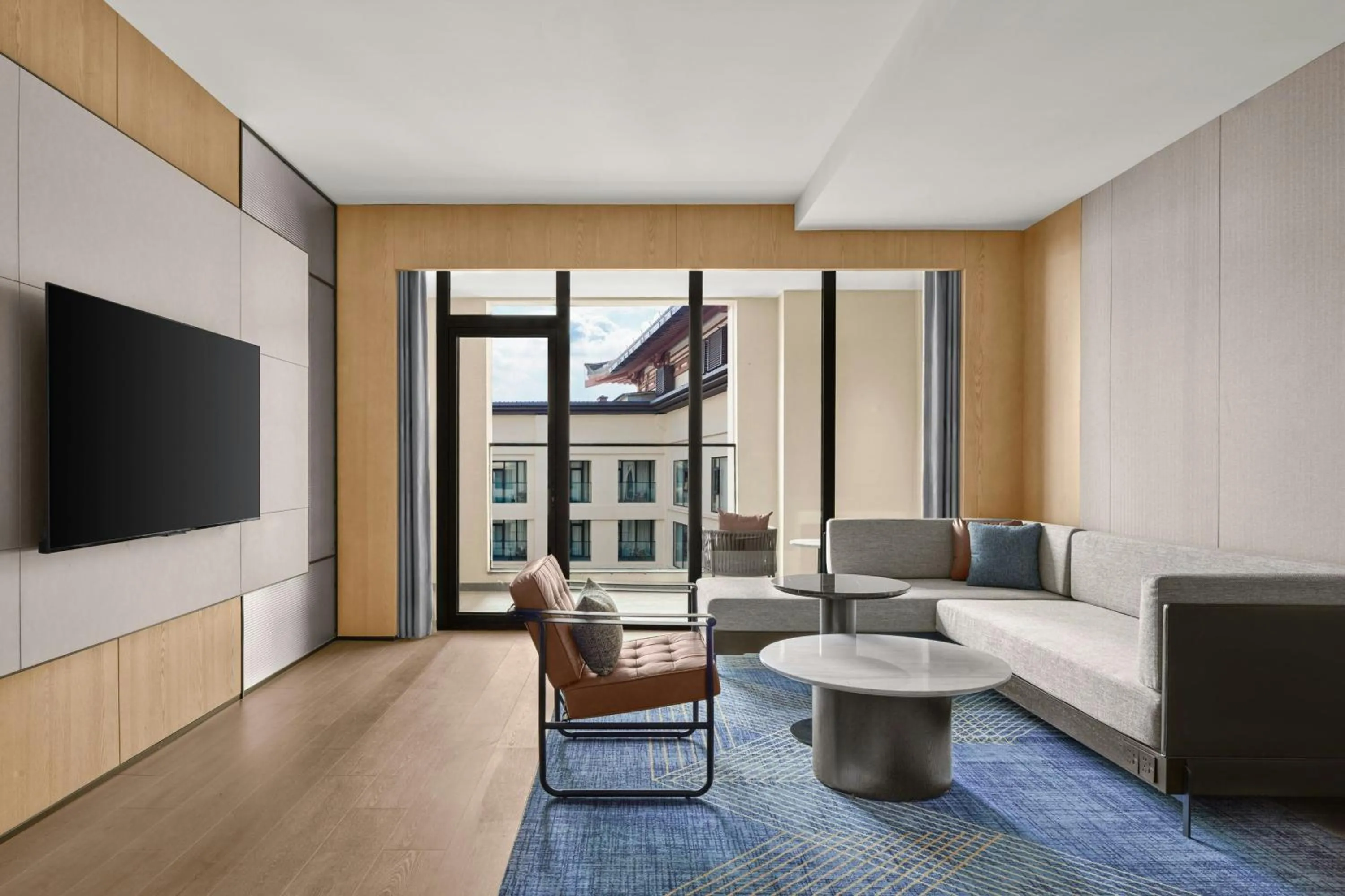 Executive King Suite with Atrium View in Four Points by Sheraton Xi'an Bell Tower