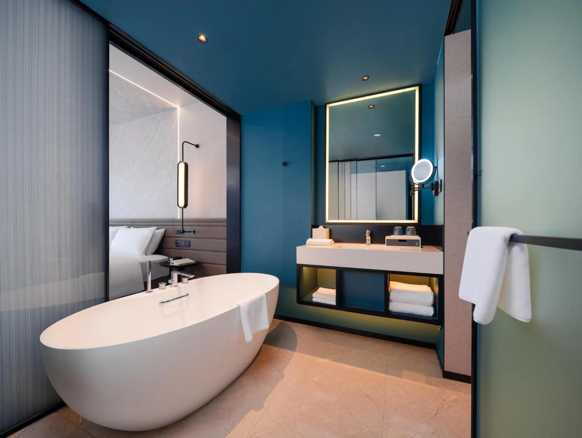 Bathroom, Bed in Novotel Kunming Yunjin