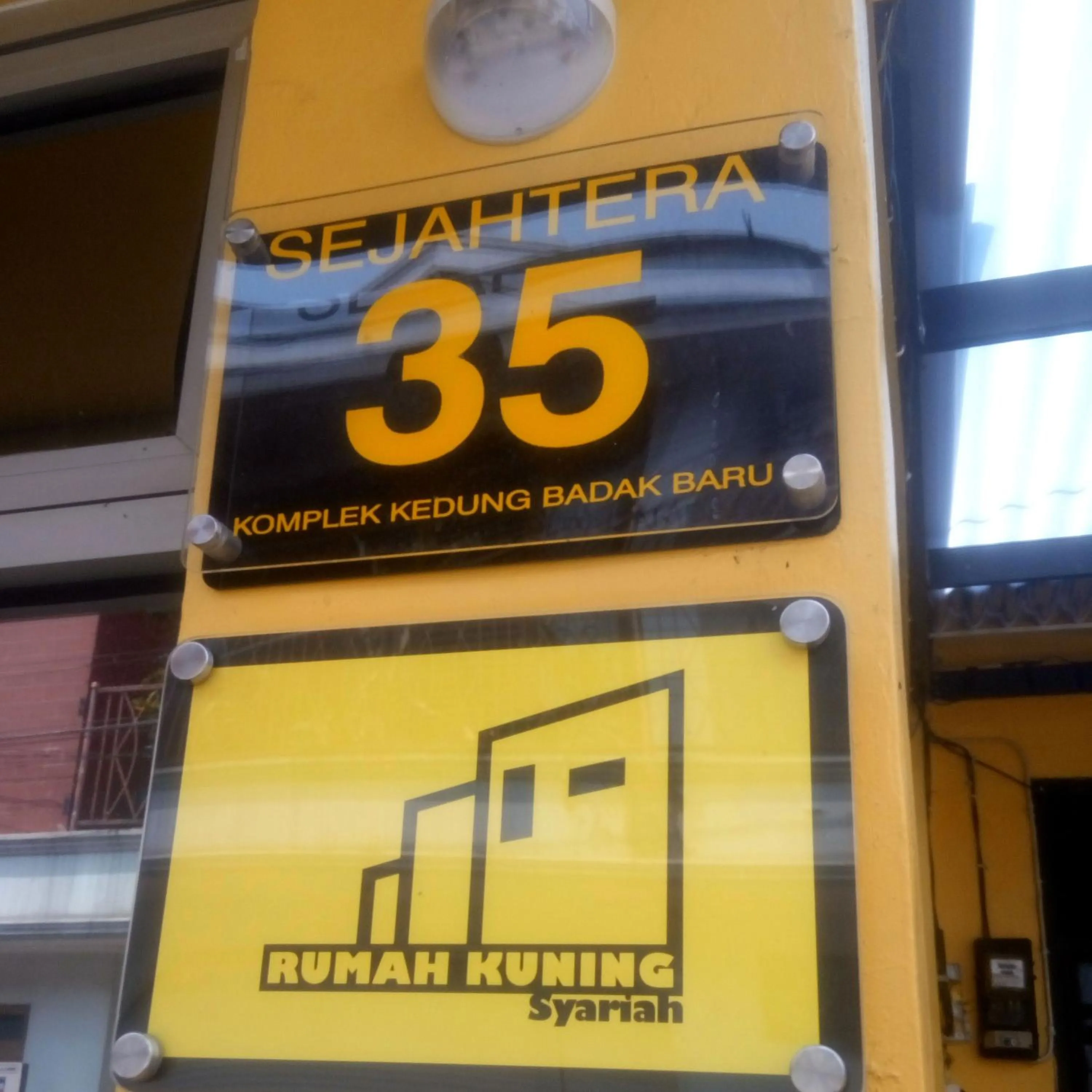 Penginapan Rumah Kuning Syariah