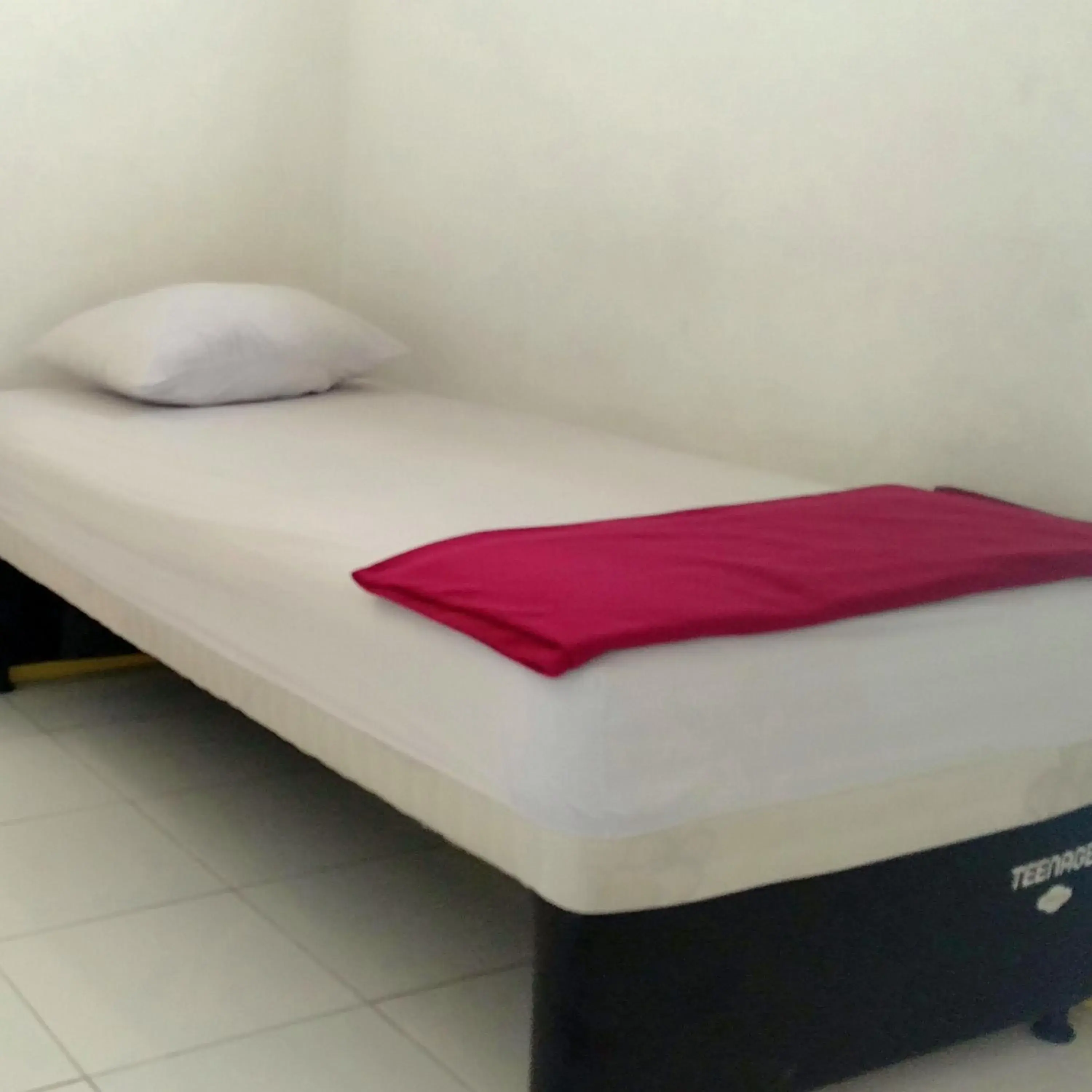 Single Room in Penginapan Rumah Kuning Syariah Single Room in Penginapan Rumah Kuning Syariah