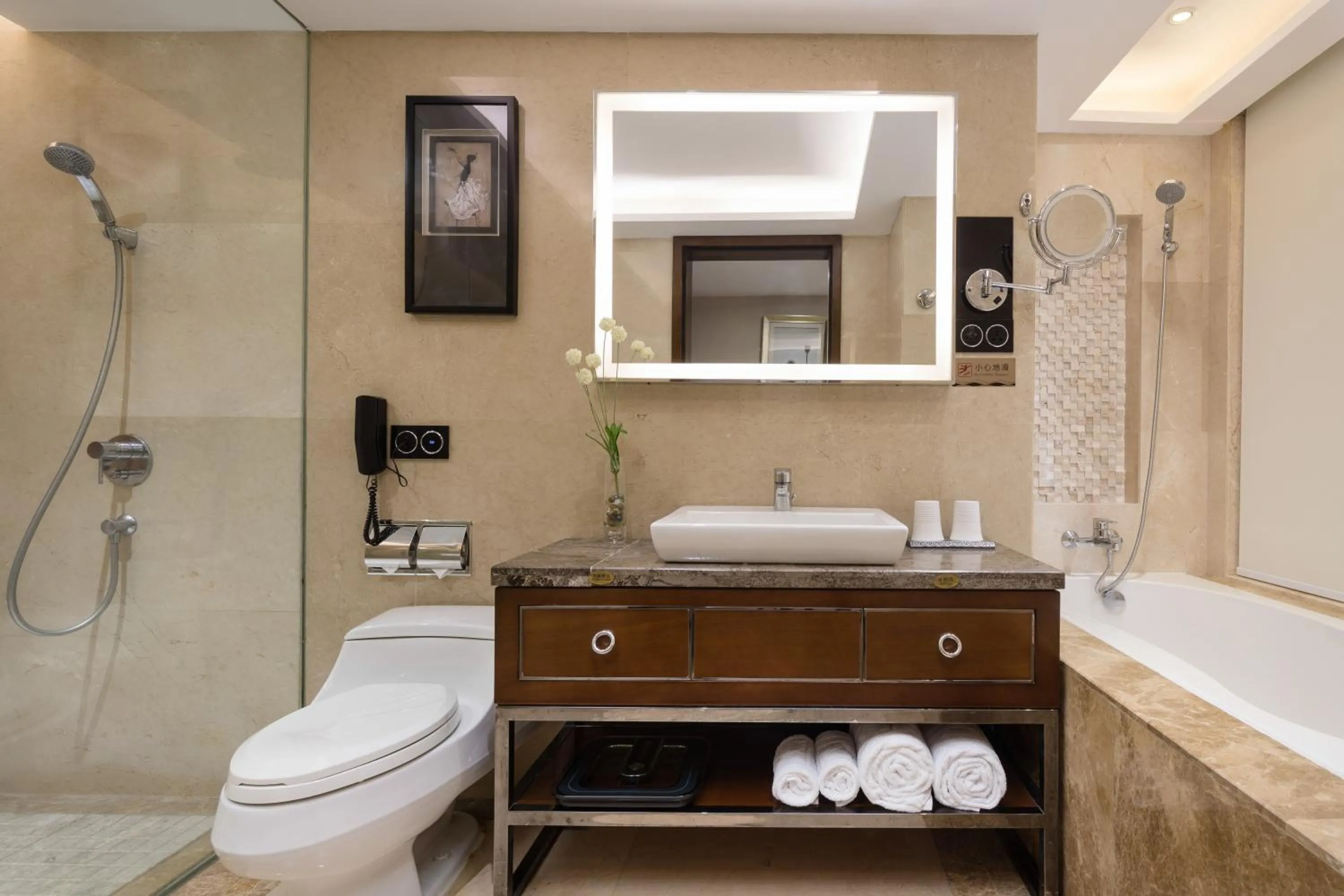 Toilet in Maoming International Hotel