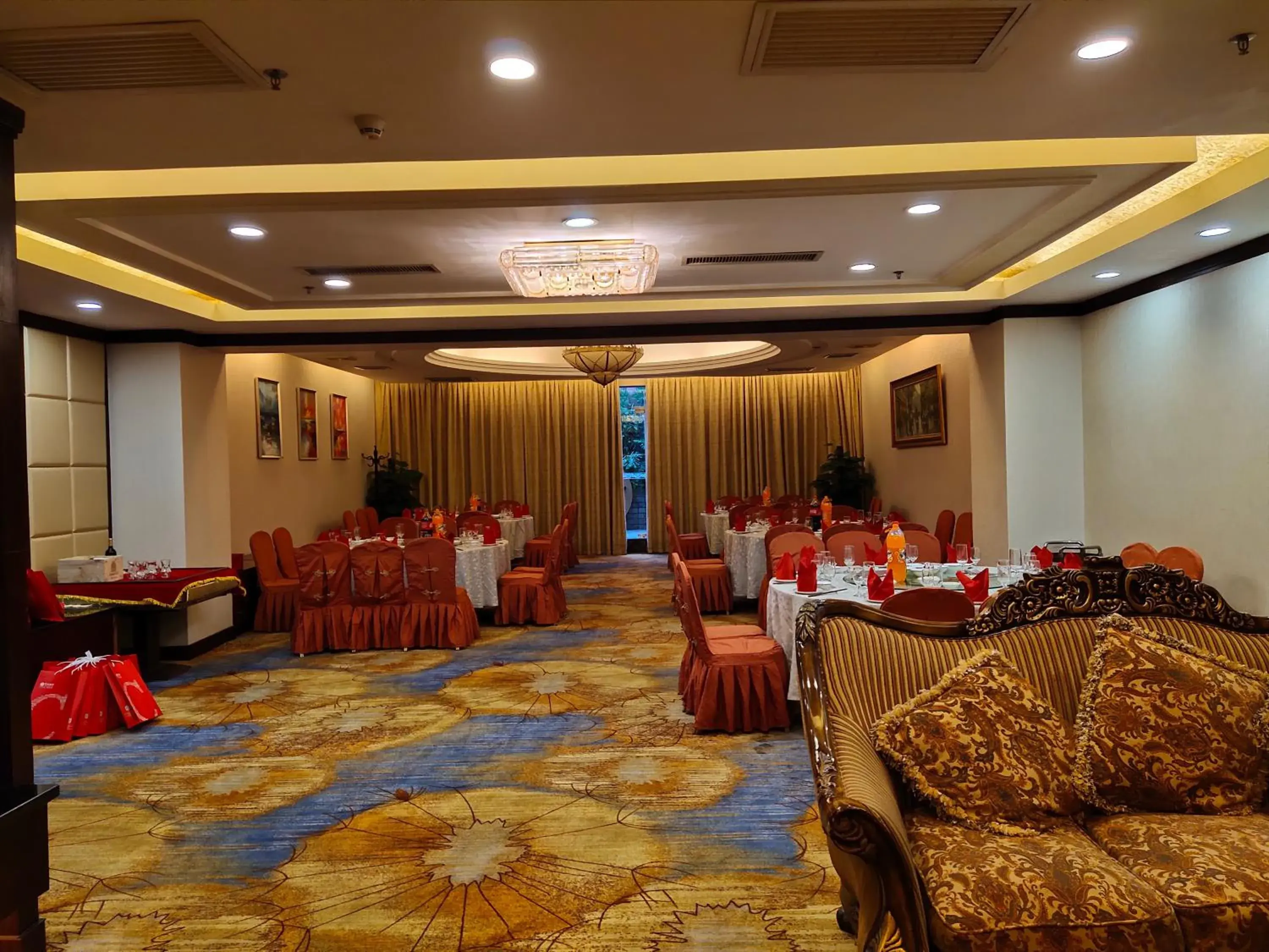 Restaurant/places to eat in Maoming International Hotel Restaurant/places to eat in Maoming International Hotel