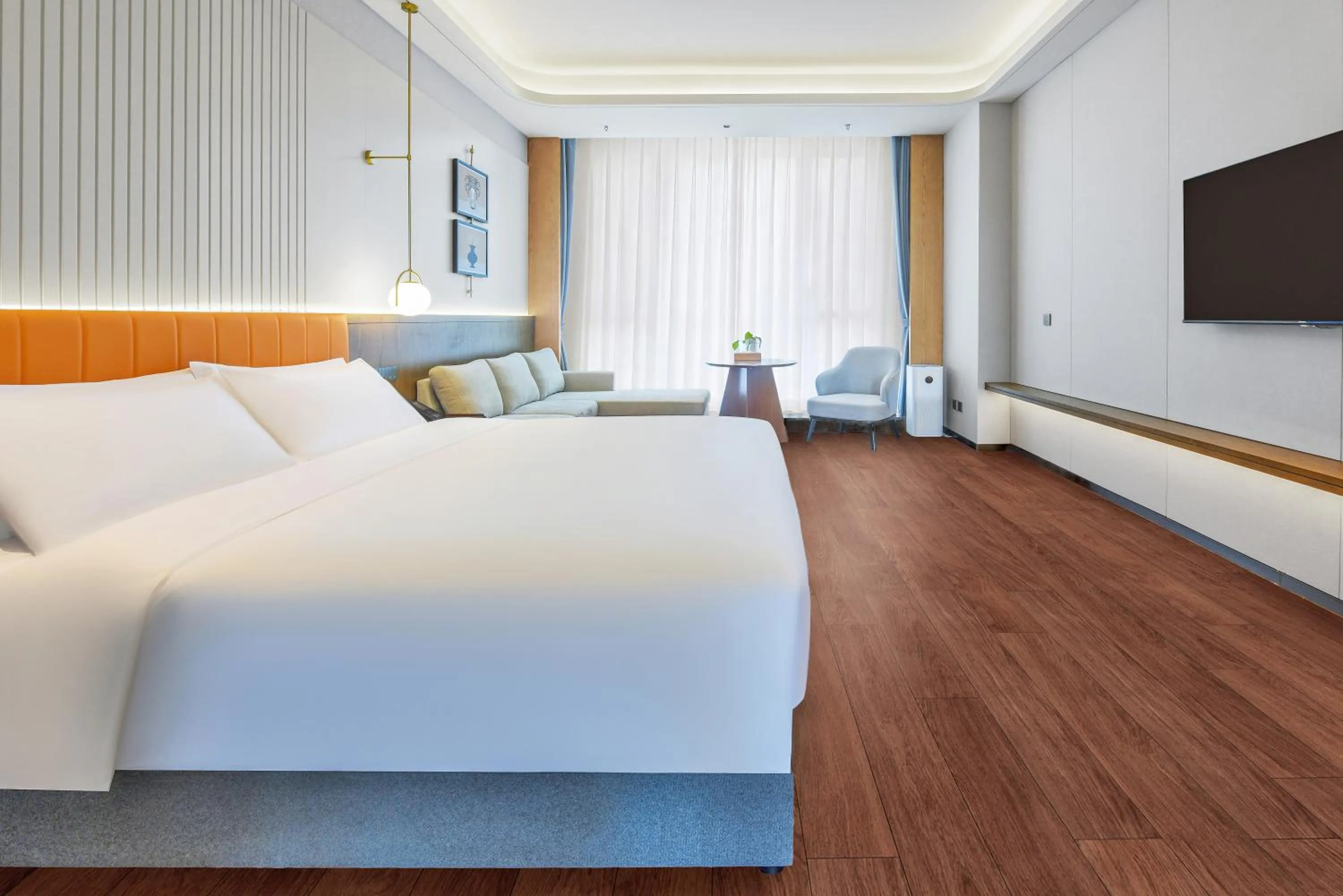 Photo of the whole room, Bed in Novotel Jinan Airport