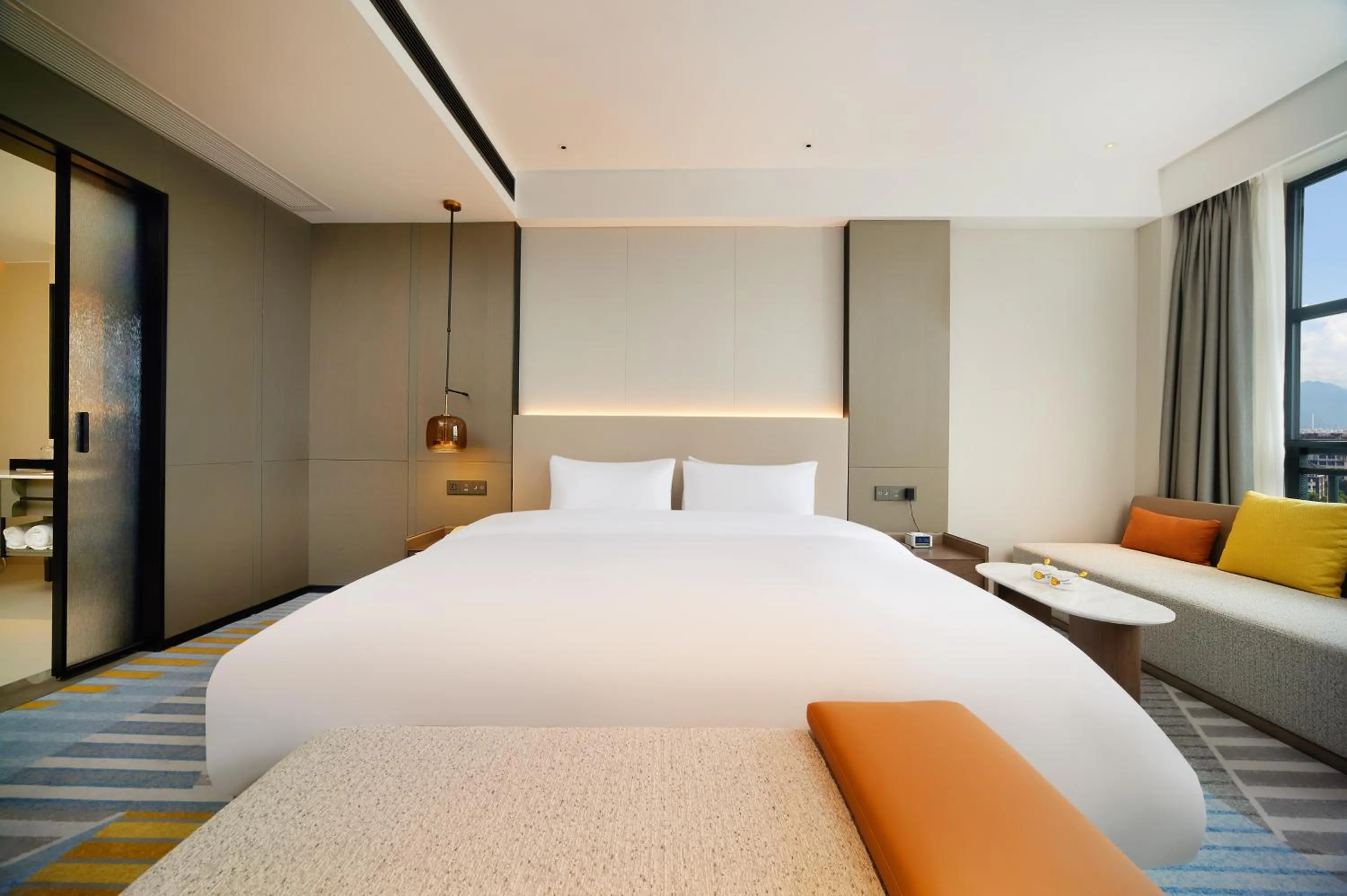 Bed in Crowne Plaza Dujiangyan by IHG