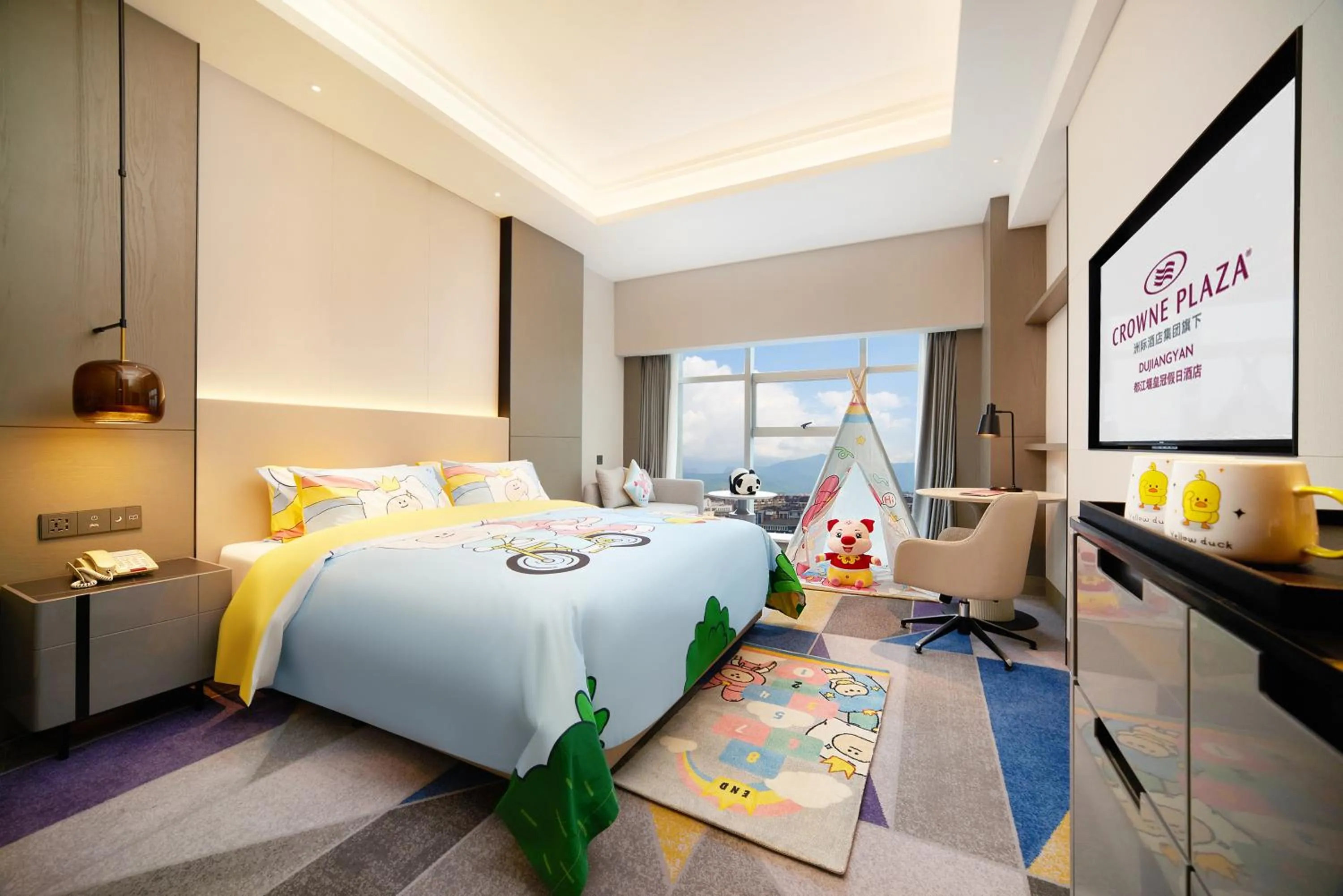 Bedroom, Bed in Crowne Plaza Dujiangyan by IHG