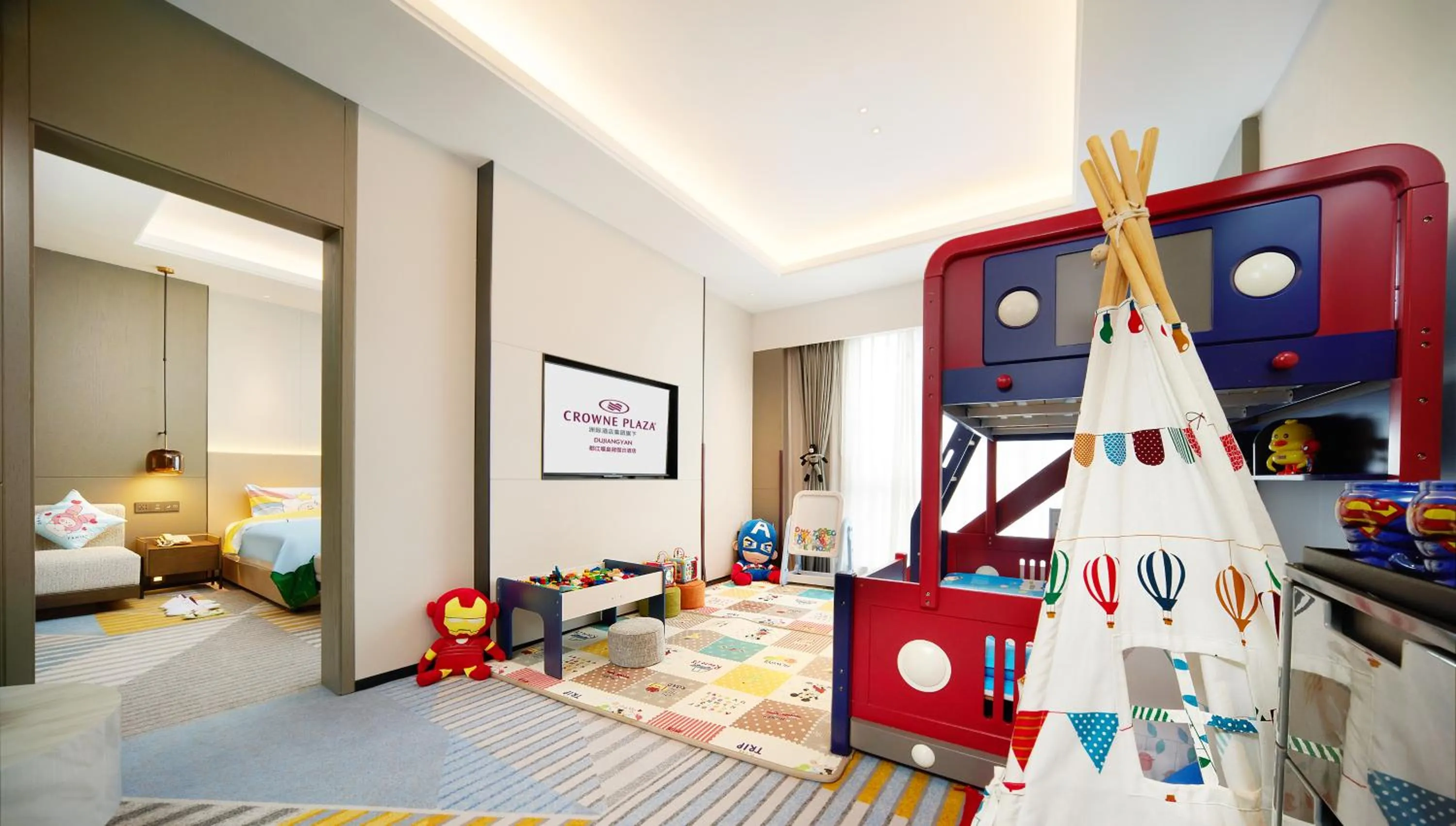 Bed in Crowne Plaza Dujiangyan by IHG