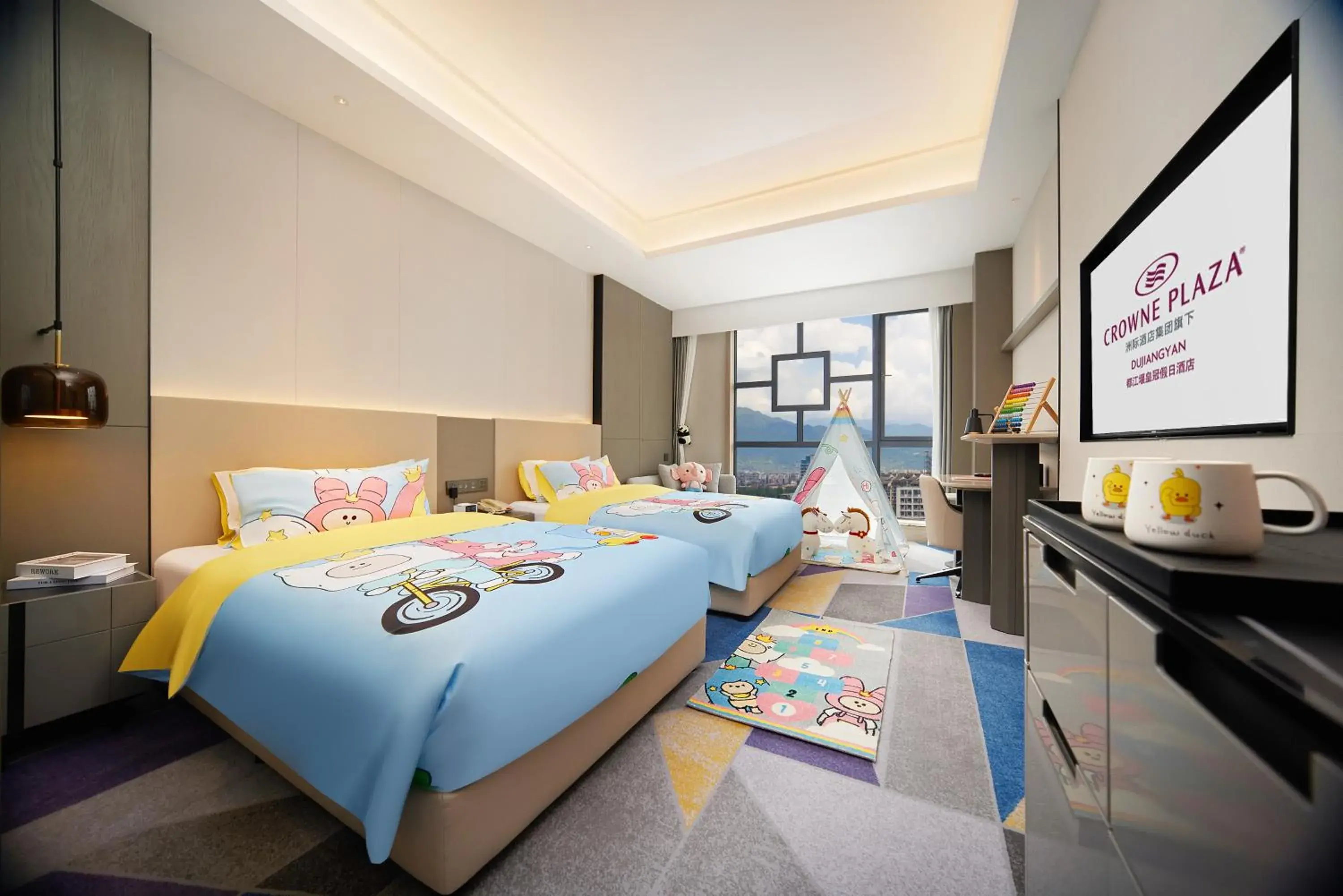 Bed in Crowne Plaza Dujiangyan by IHG Bed in Crowne Plaza Dujiangyan by IHG