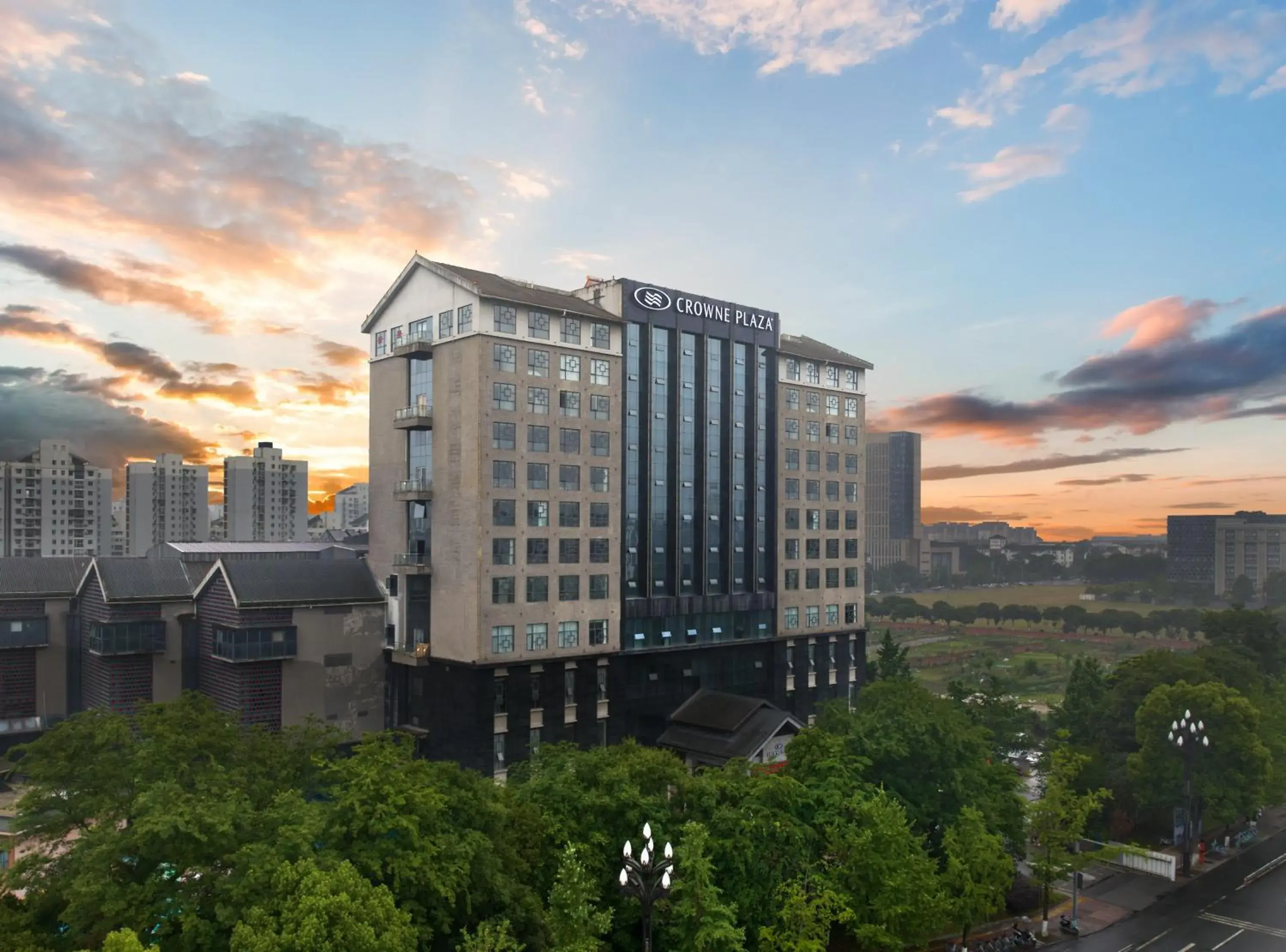 Property building in Crowne Plaza Dujiangyan by IHG Property building in Crowne Plaza Dujiangyan by IHG