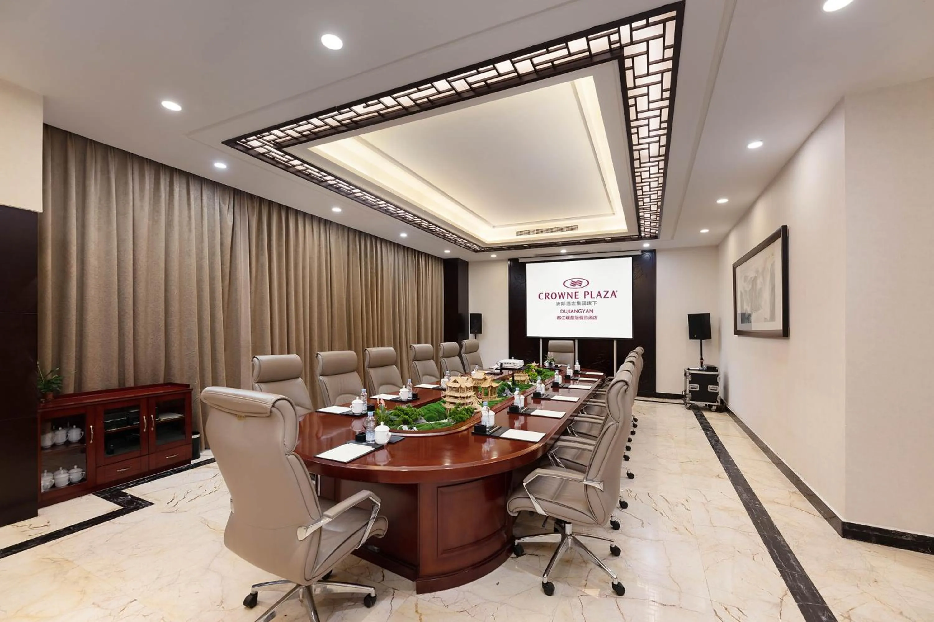 Meeting/conference room in Crowne Plaza Dujiangyan by IHG