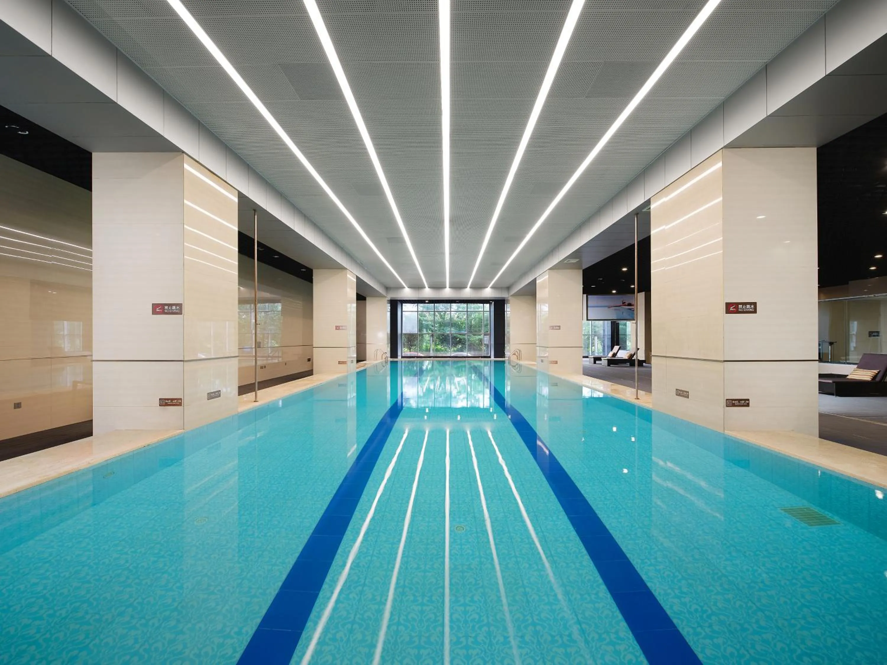 Swimming pool in Crowne Plaza Dujiangyan by IHG