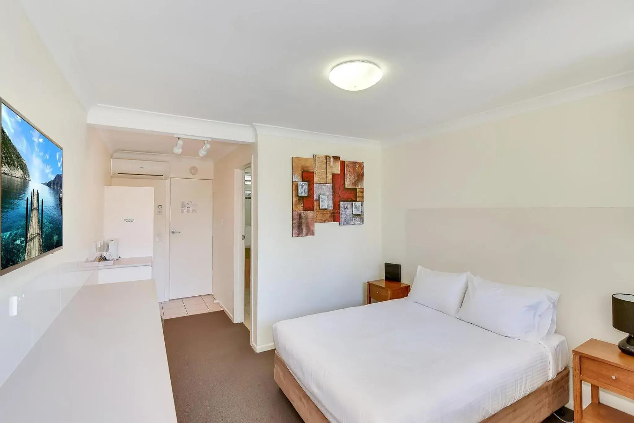 Bedroom, Bed in Nightcap at Golden Beach Tavern Bedroom, Bed in Nightcap at Golden Beach Tavern