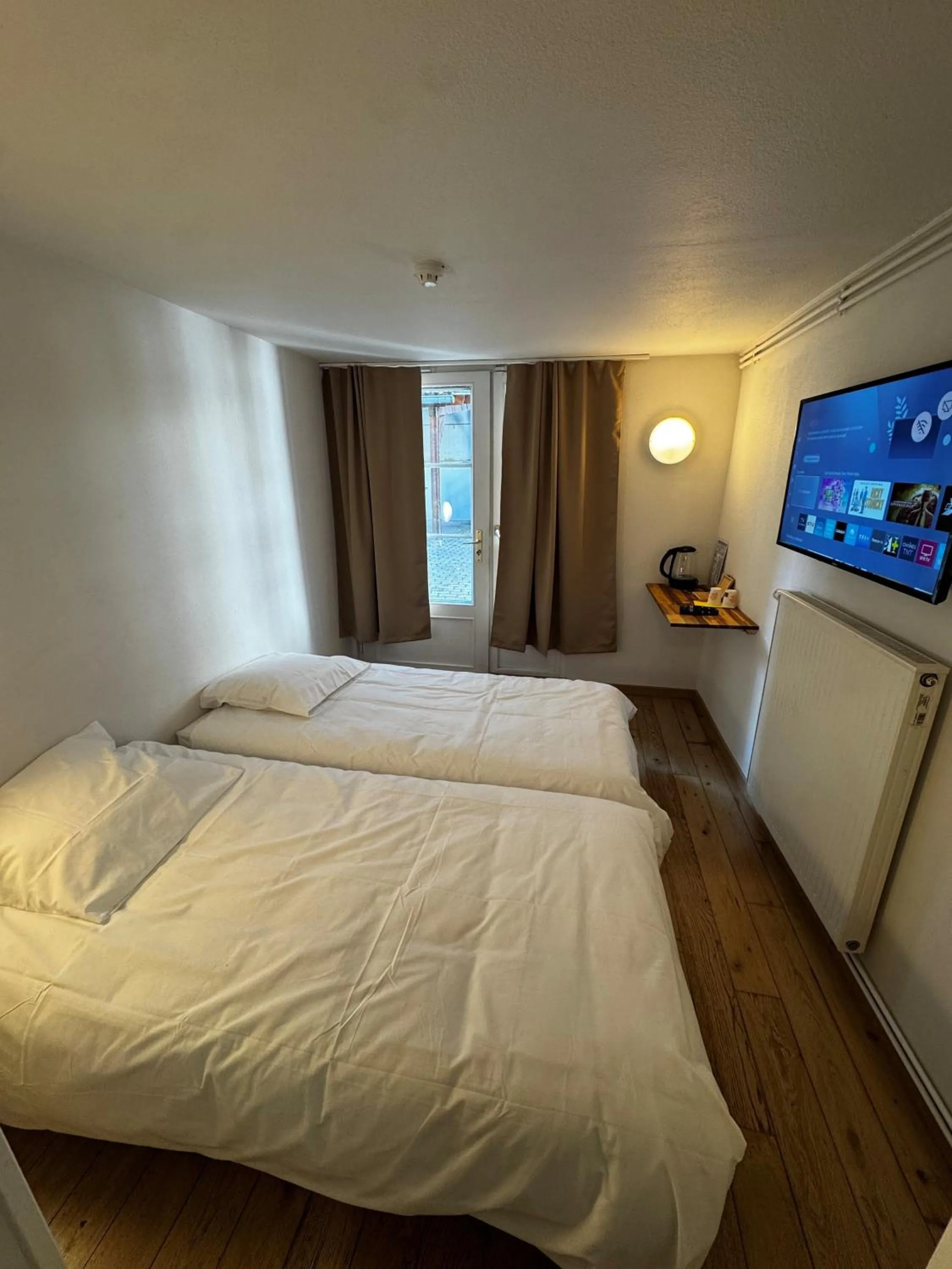 Bed in Hôtel Arc-en-Ciel