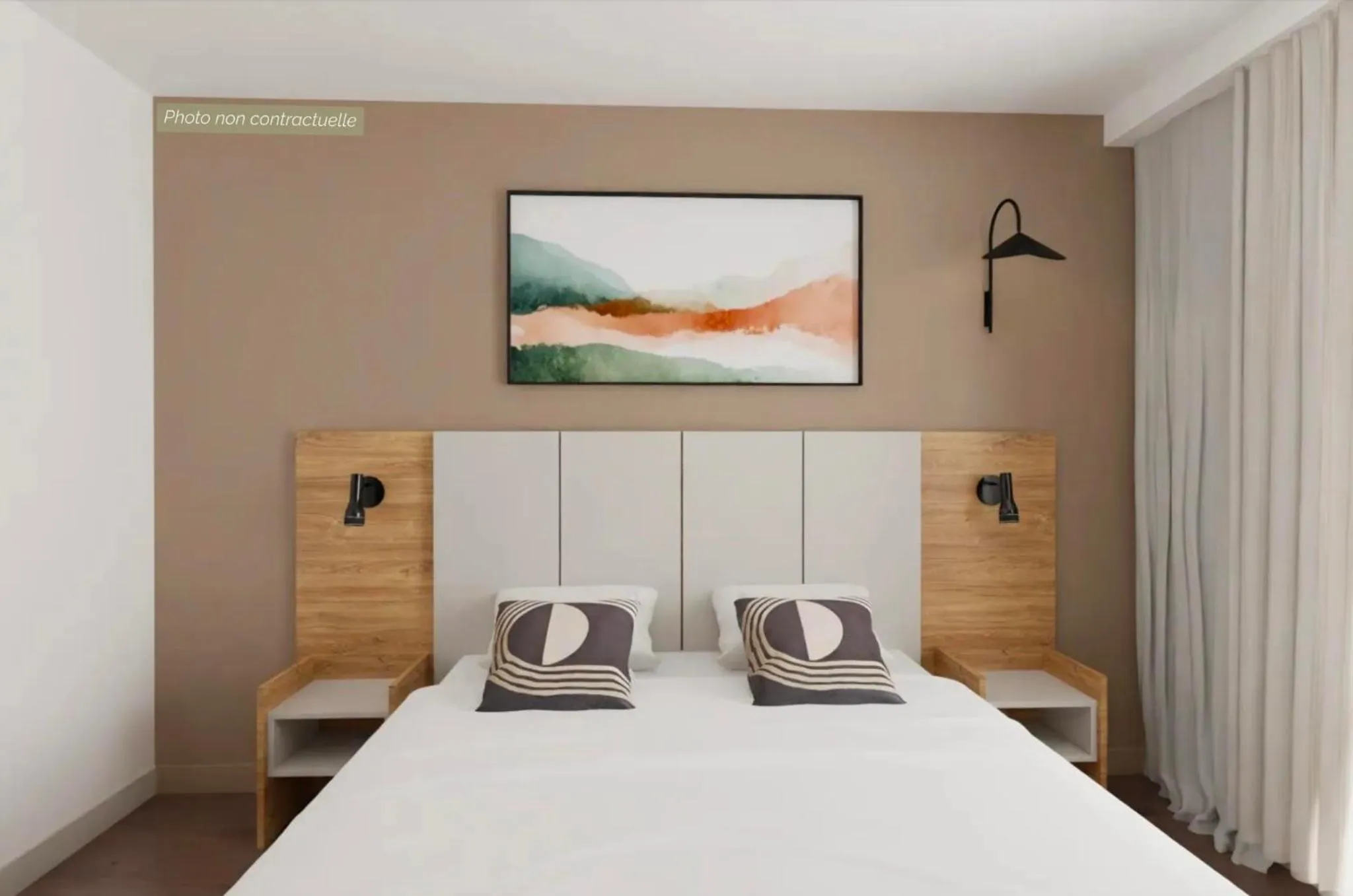 Photo of the whole room, Bed in The Originals city, Hôtel Harys