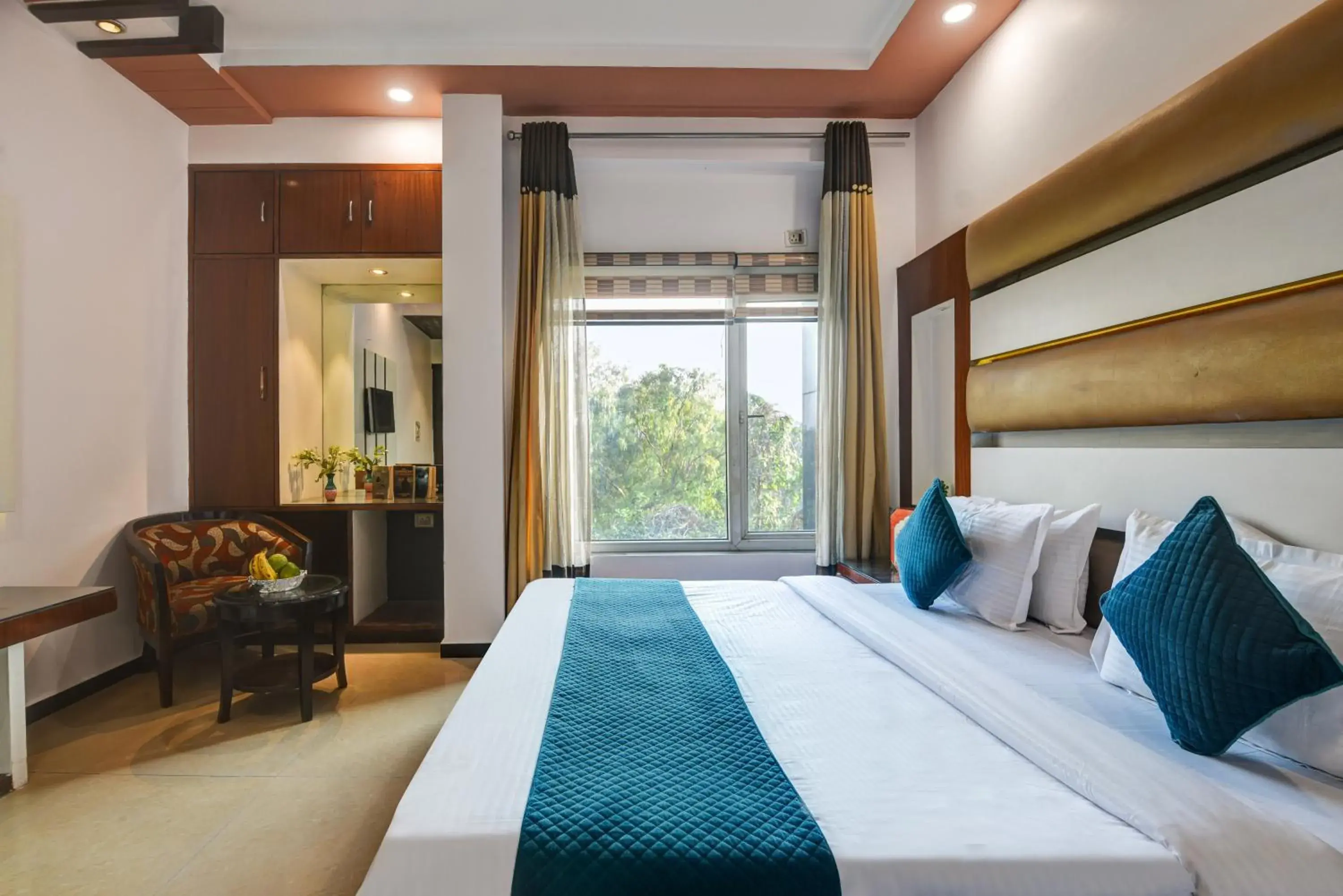 Deluxe Double or Twin Room with City View in Hotel Star Plaza Paharganj Deluxe Double or Twin Room with City View in Hotel Star Plaza Paharganj