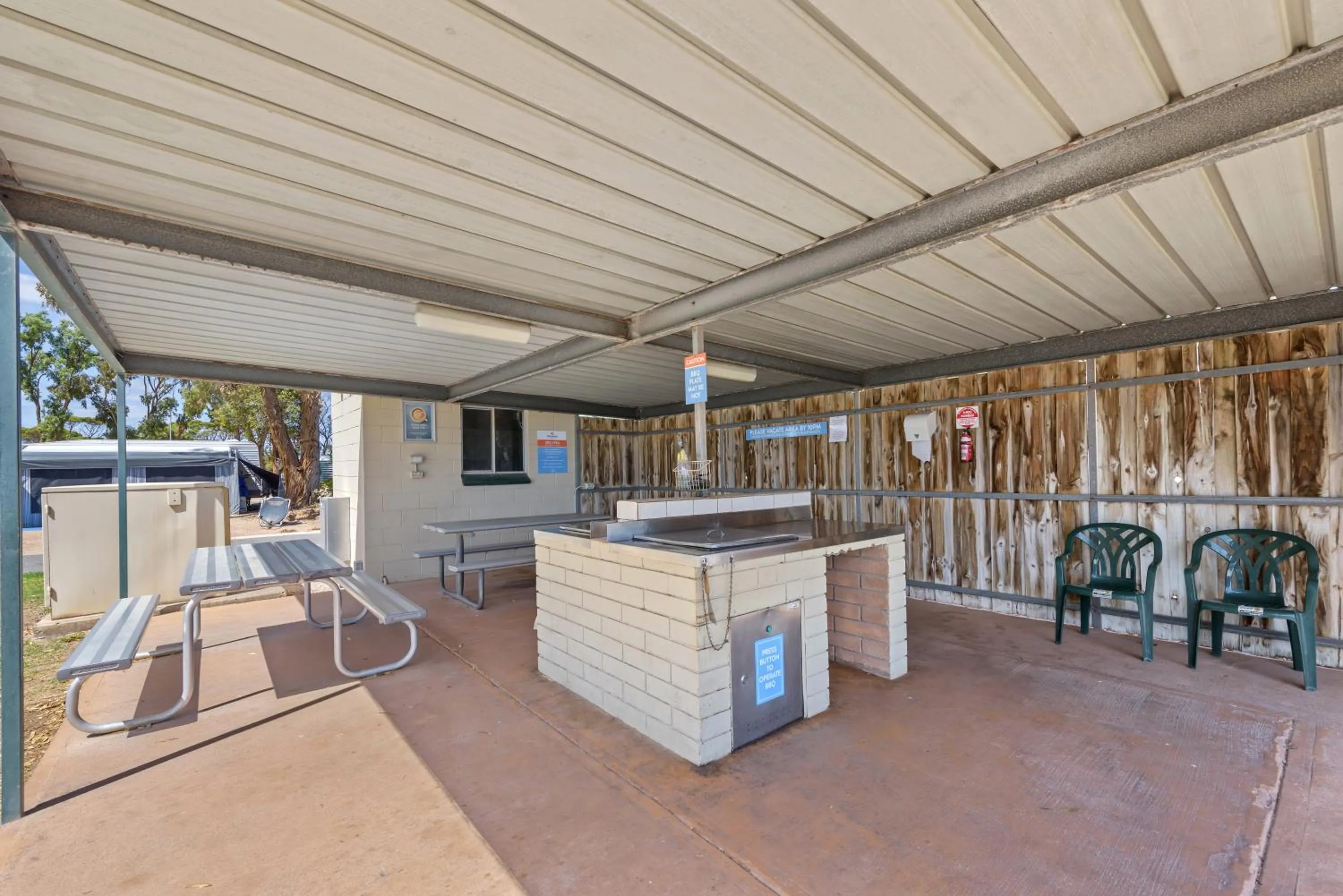 BBQ facilities in Discovery Parks - Streaky Bay Foreshore