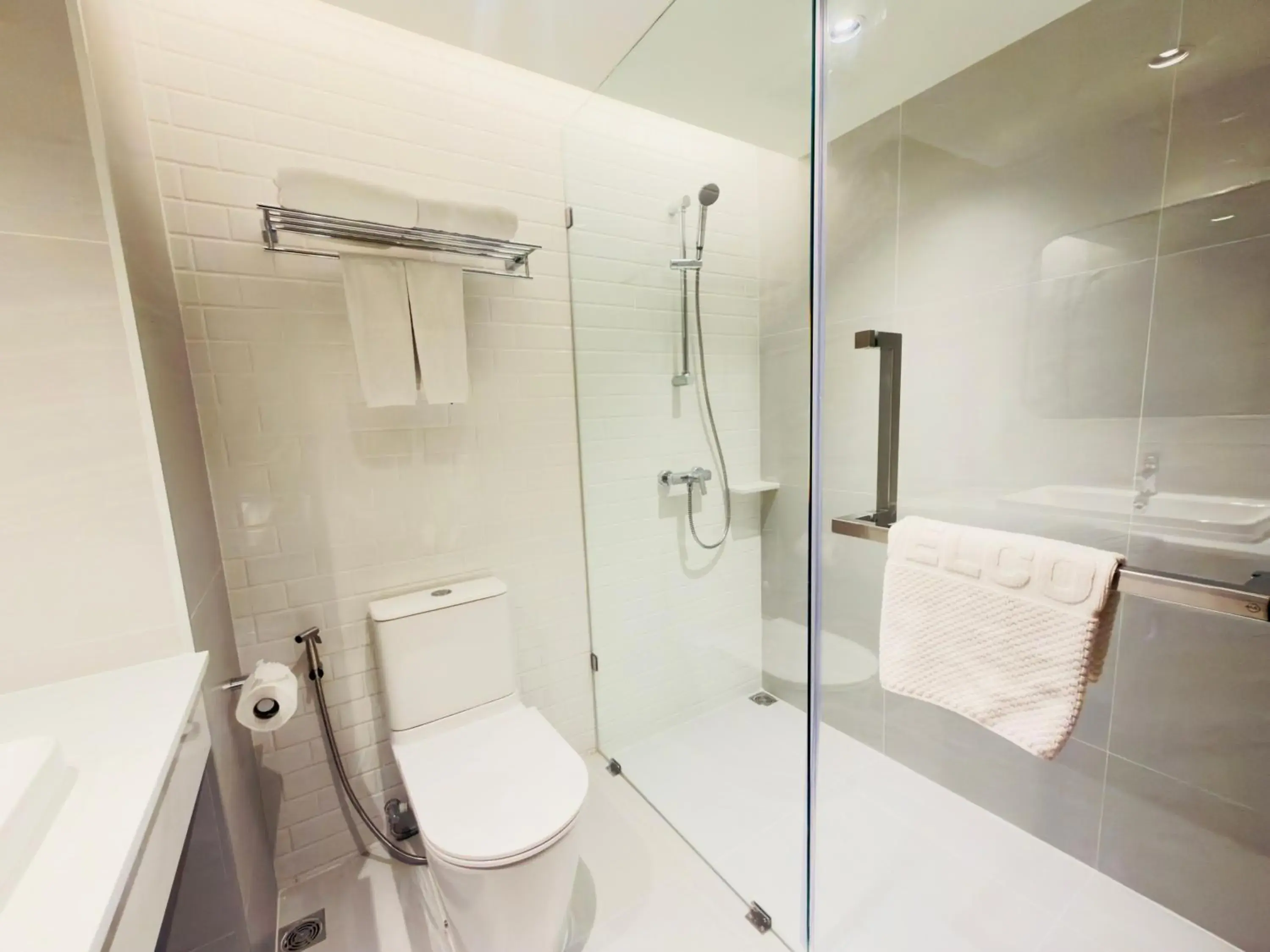 Standard Double Room with Balcony in Sandy Spring Hotel Standard Double Room with Balcony in Sandy Spring Hotel