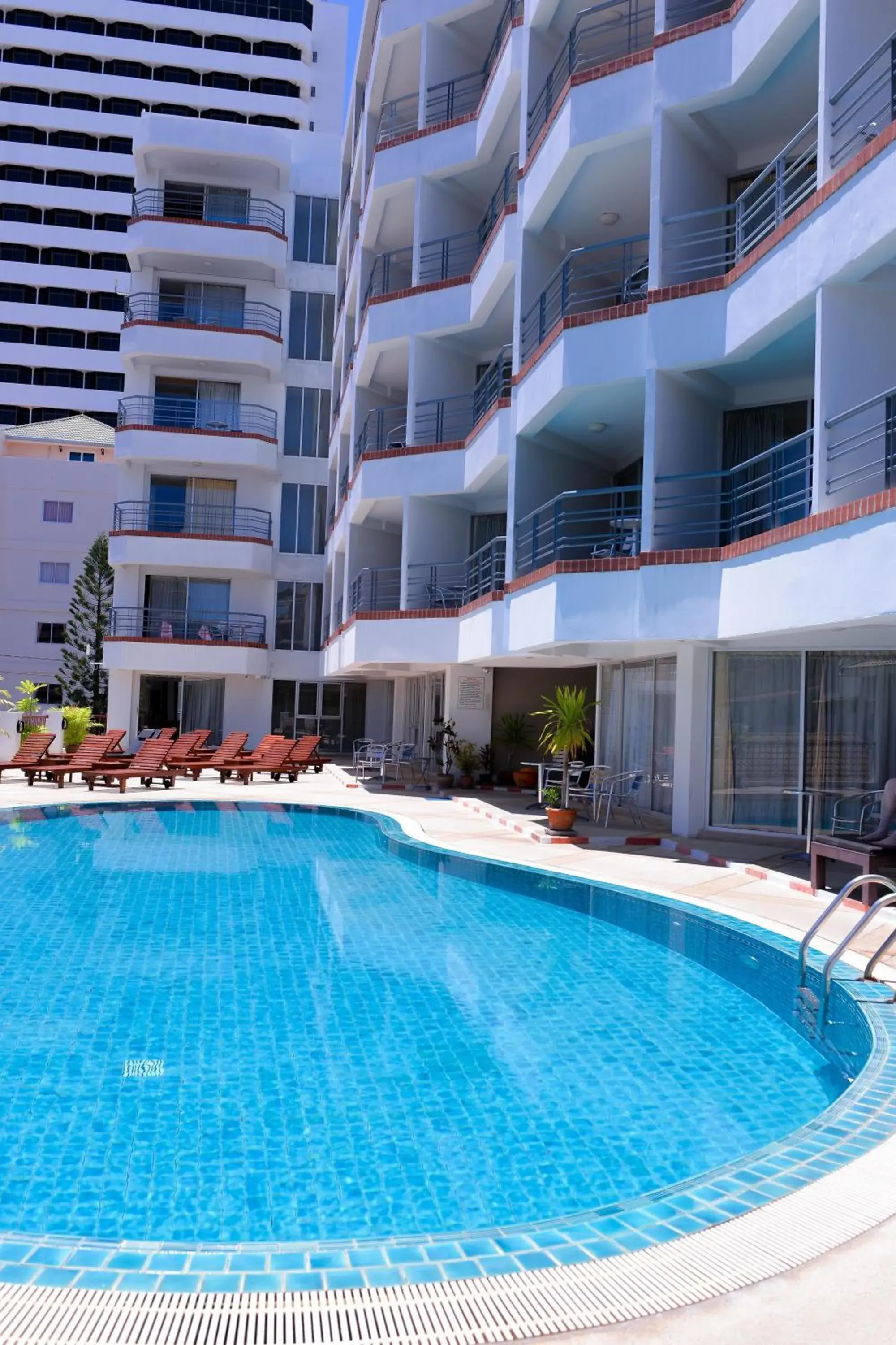 Swimming pool in Sandy Spring Hotel Swimming pool in Sandy Spring Hotel