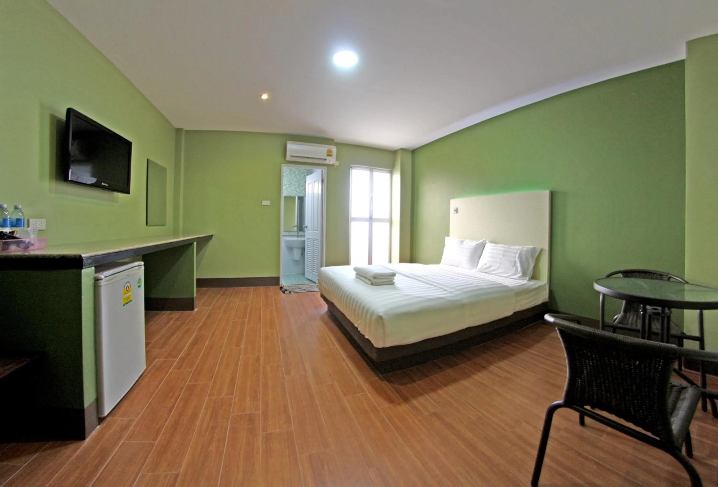 Photo of the whole room, Bed in Central Park Hotel