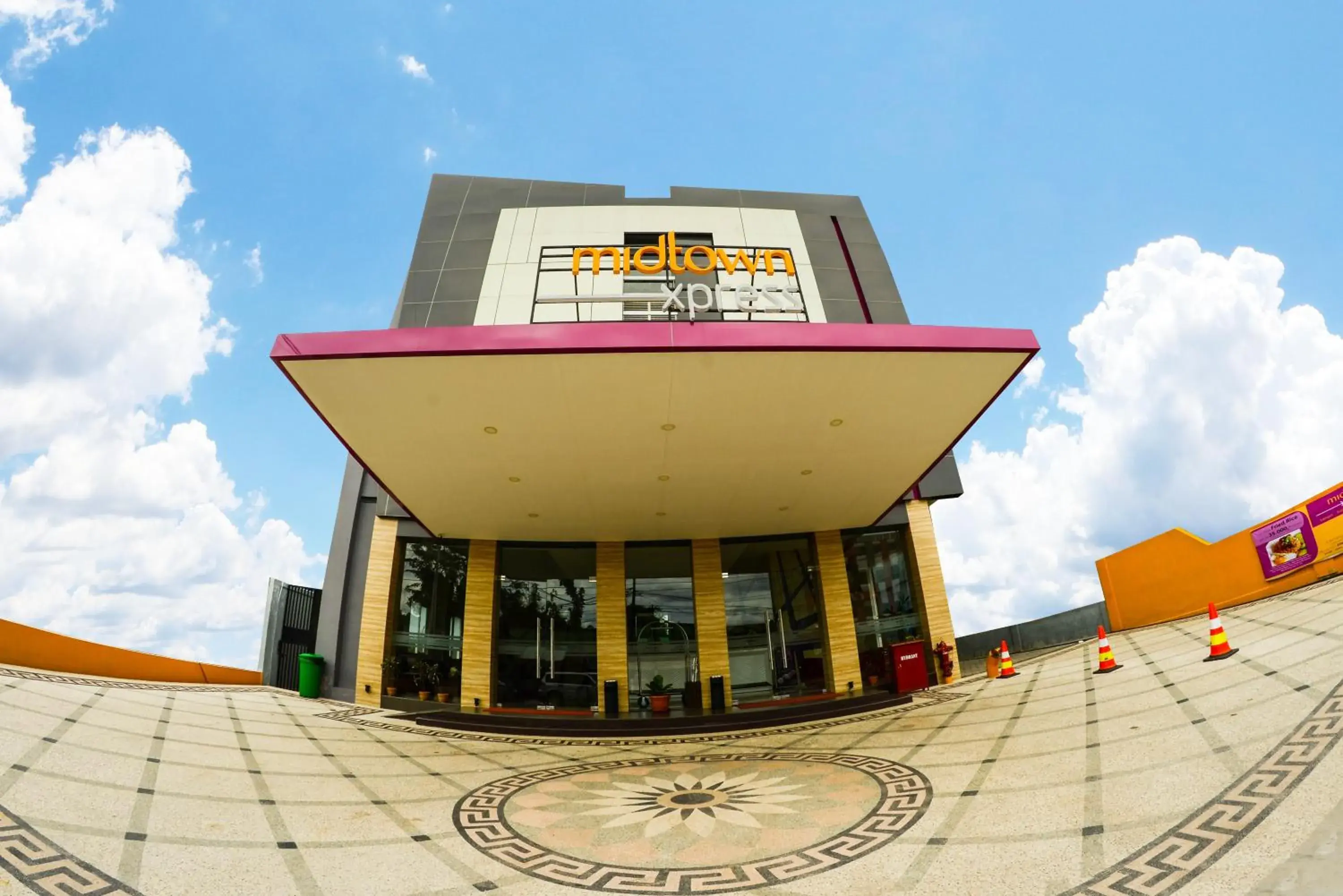 Facade/entrance in Midtown Xpress Sampit - Kalimantan Tengah Facade/entrance in Midtown Xpress Sampit - Kalimantan Tengah