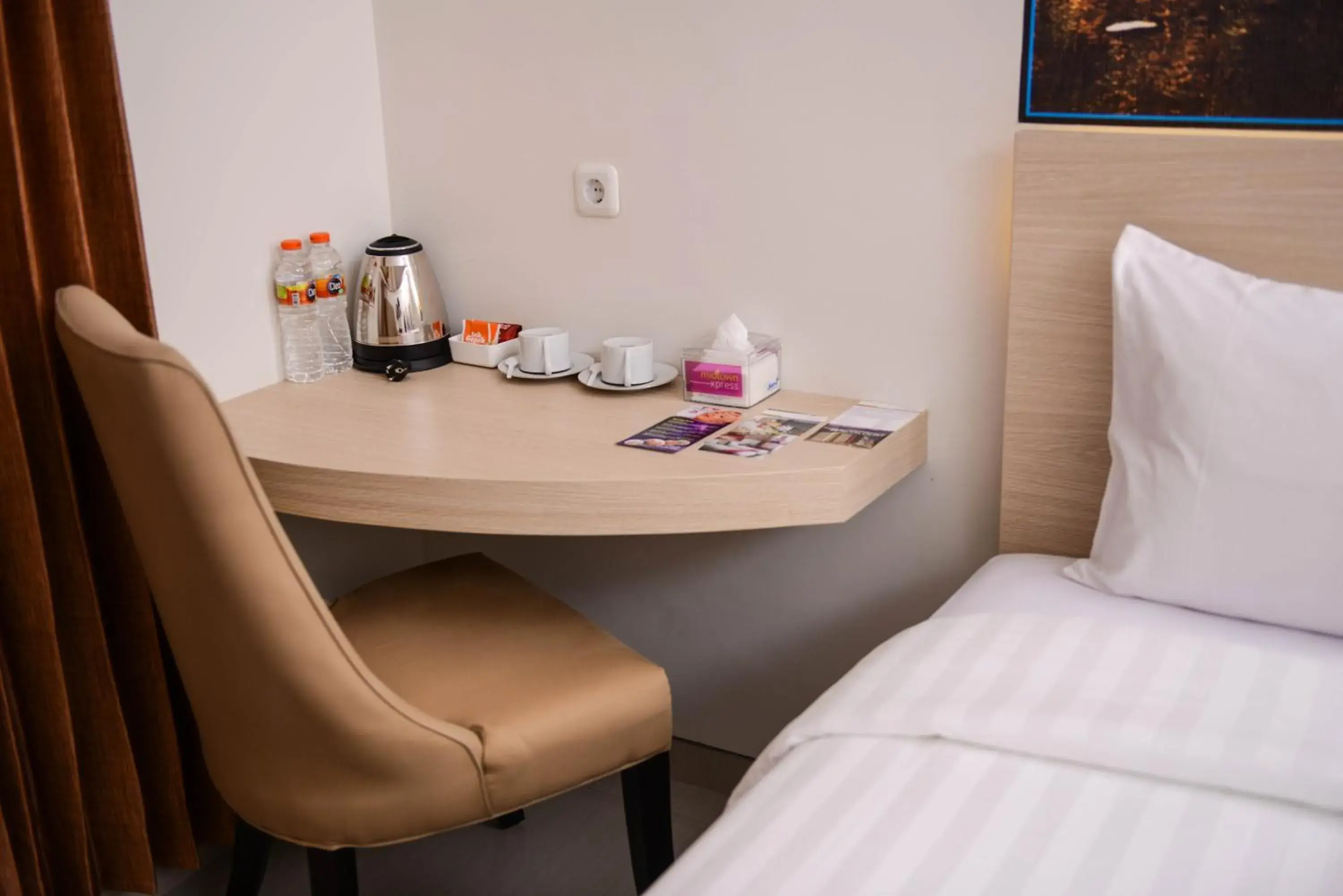 Coffee/tea facilities, Bed in Midtown Xpress Sampit - Kalimantan Tengah Coffee/tea facilities, Bed in Midtown Xpress Sampit - Kalimantan Tengah