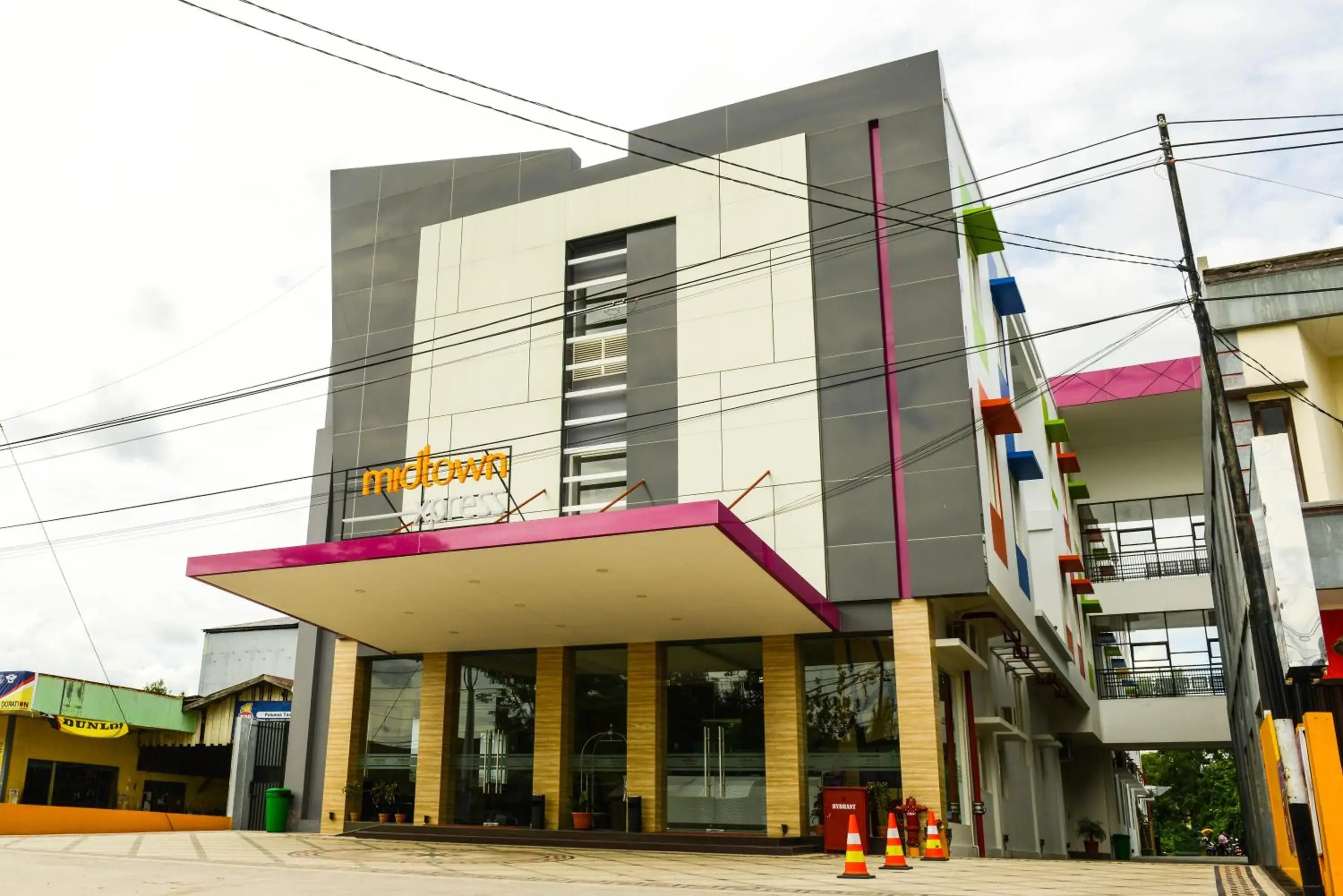 Facade/entrance in Midtown Xpress Sampit - Kalimantan Tengah Facade/entrance in Midtown Xpress Sampit - Kalimantan Tengah